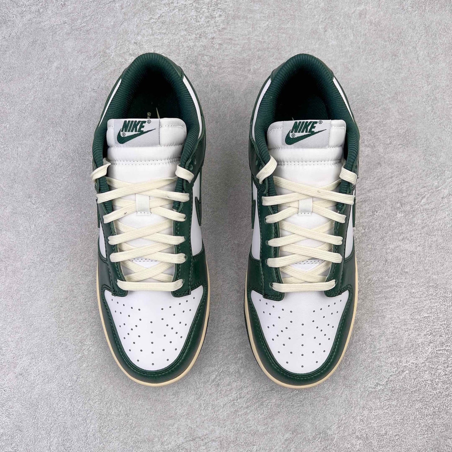 NIKE DUNK LOW VINTAGE GREEN (W)