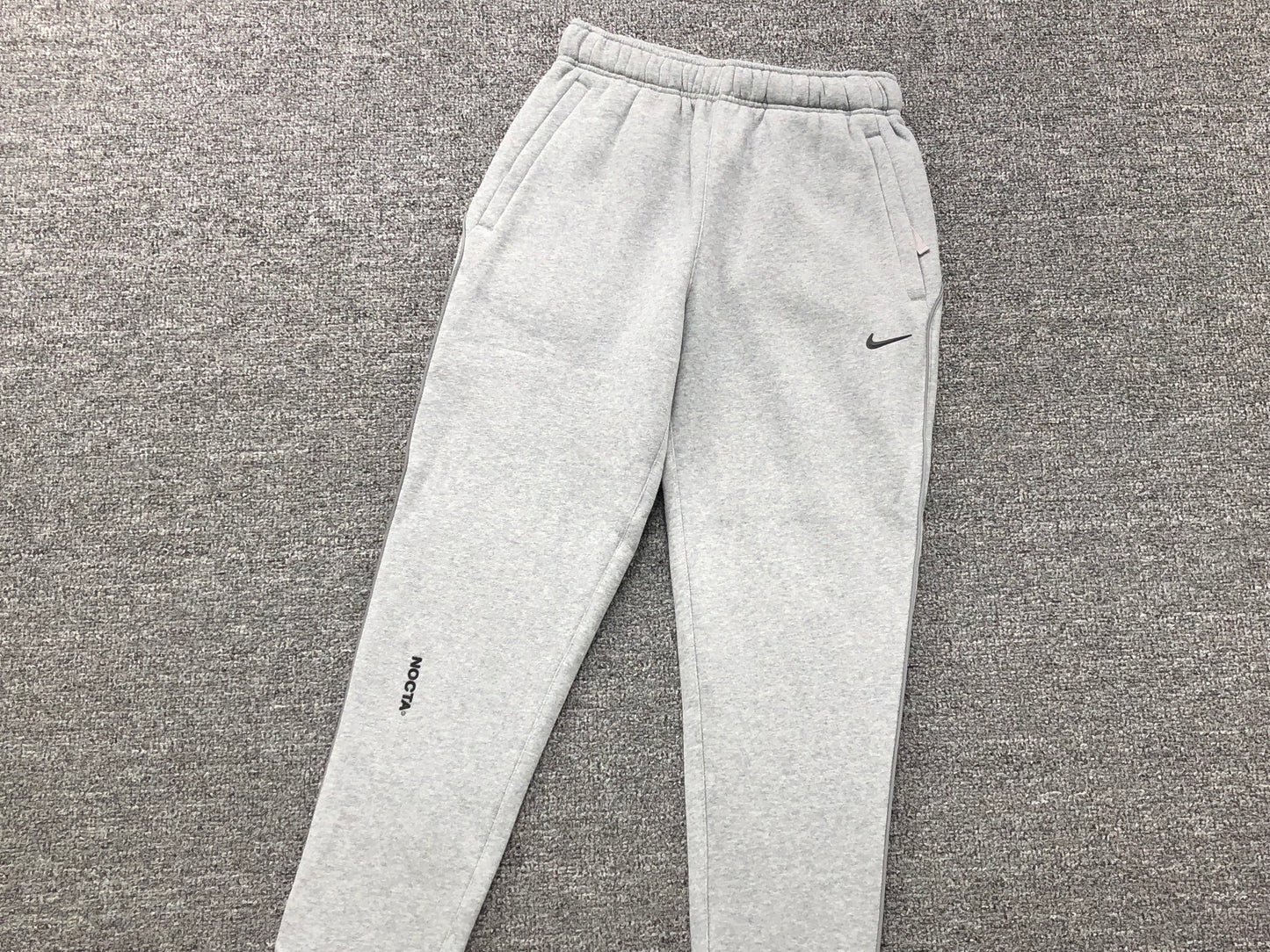nike-x-drake-nocta-fleece-pants-grey-3-Drip Store Argentina
