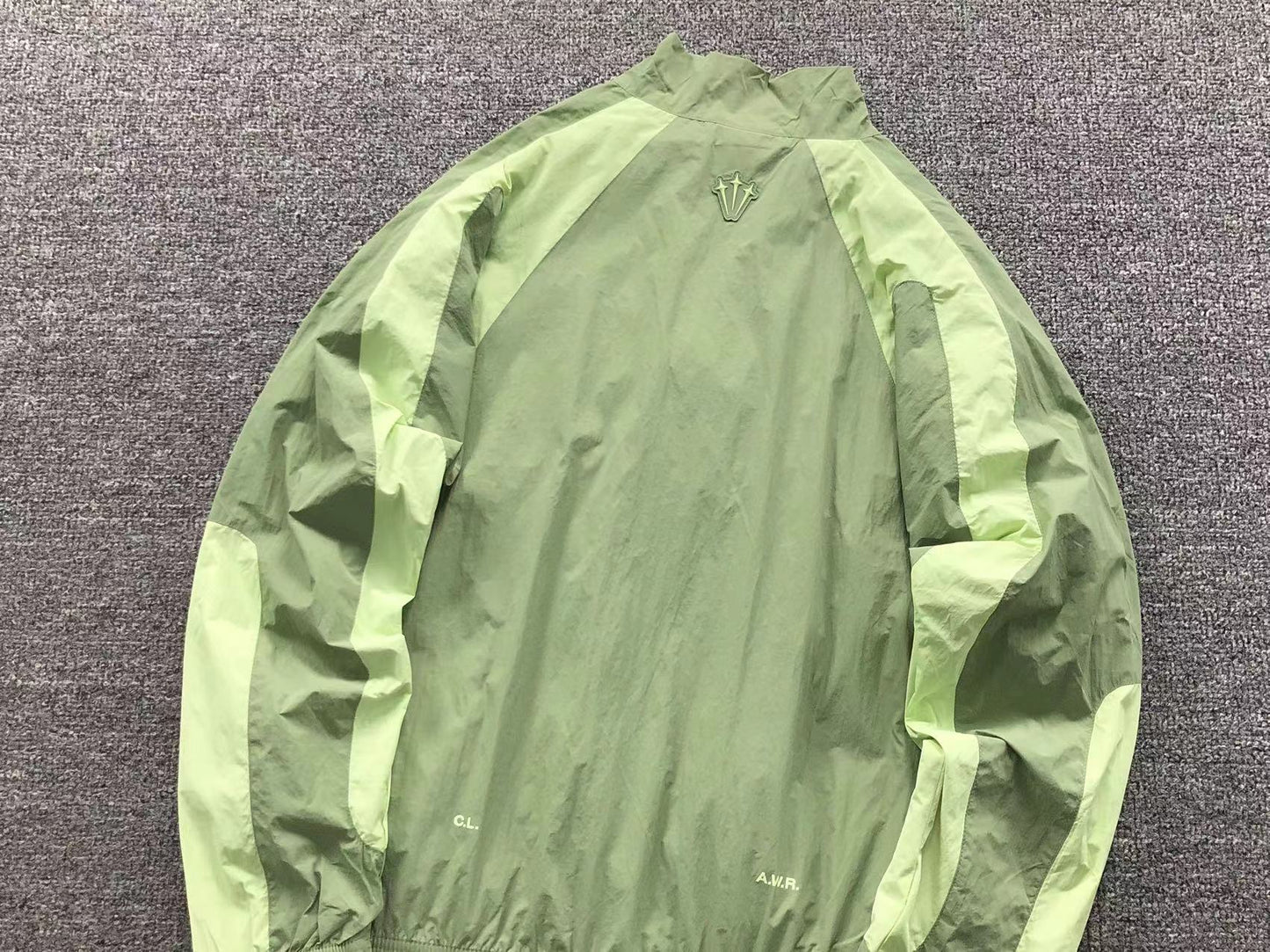 nike-x-drake-nocta-jacket-oil-green-5-Drip Store Argentina