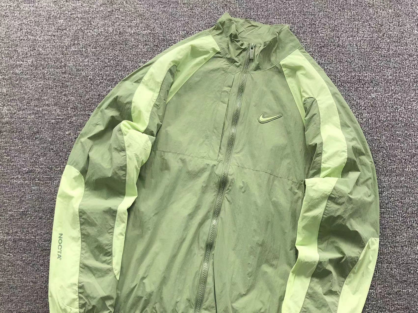 nike-x-drake-nocta-jacket-oil-green-6-Drip Store Argentina