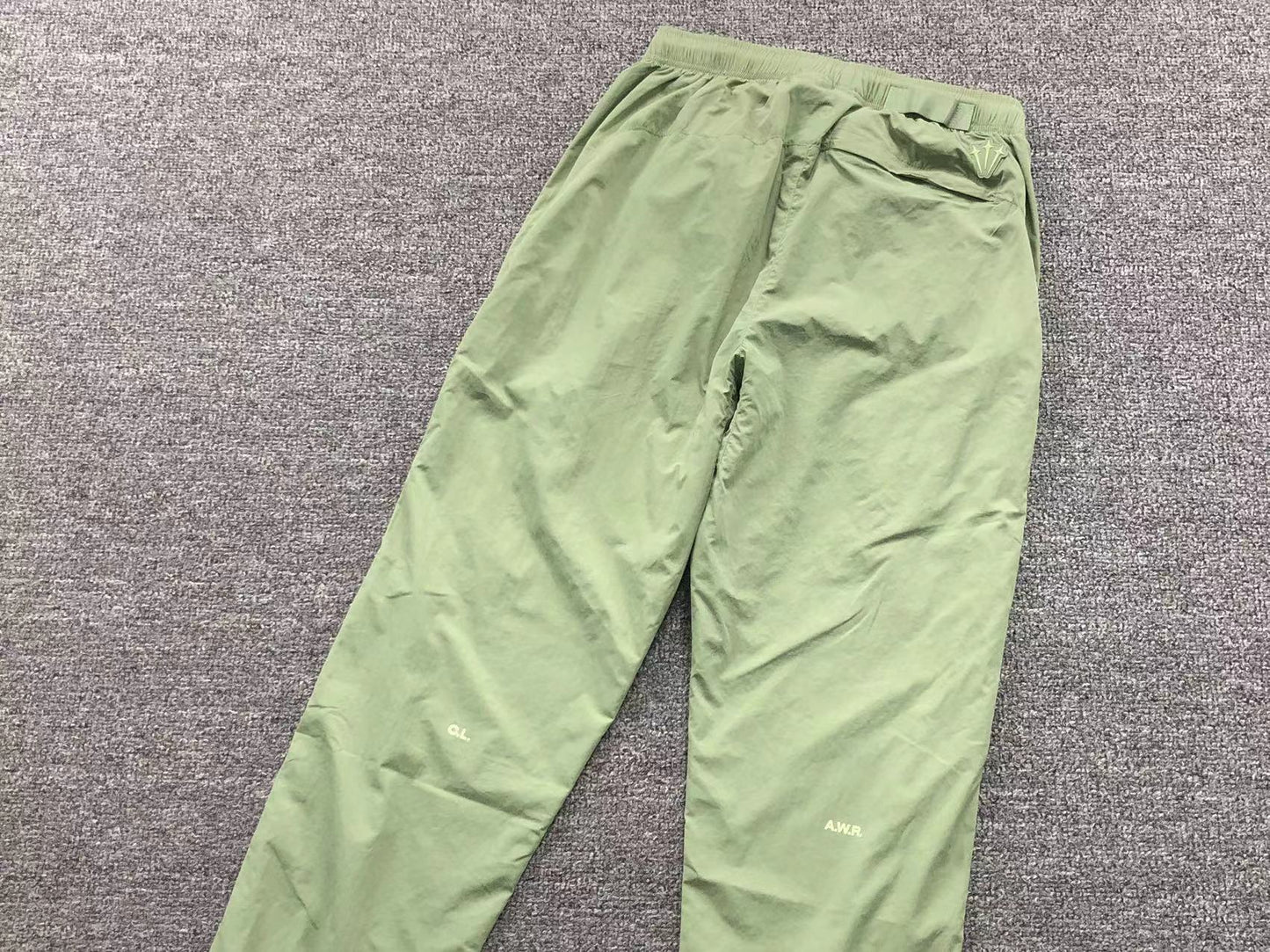 nike-x-drake-nocta-track-pants-oil-green-5-Drip Store Argentina