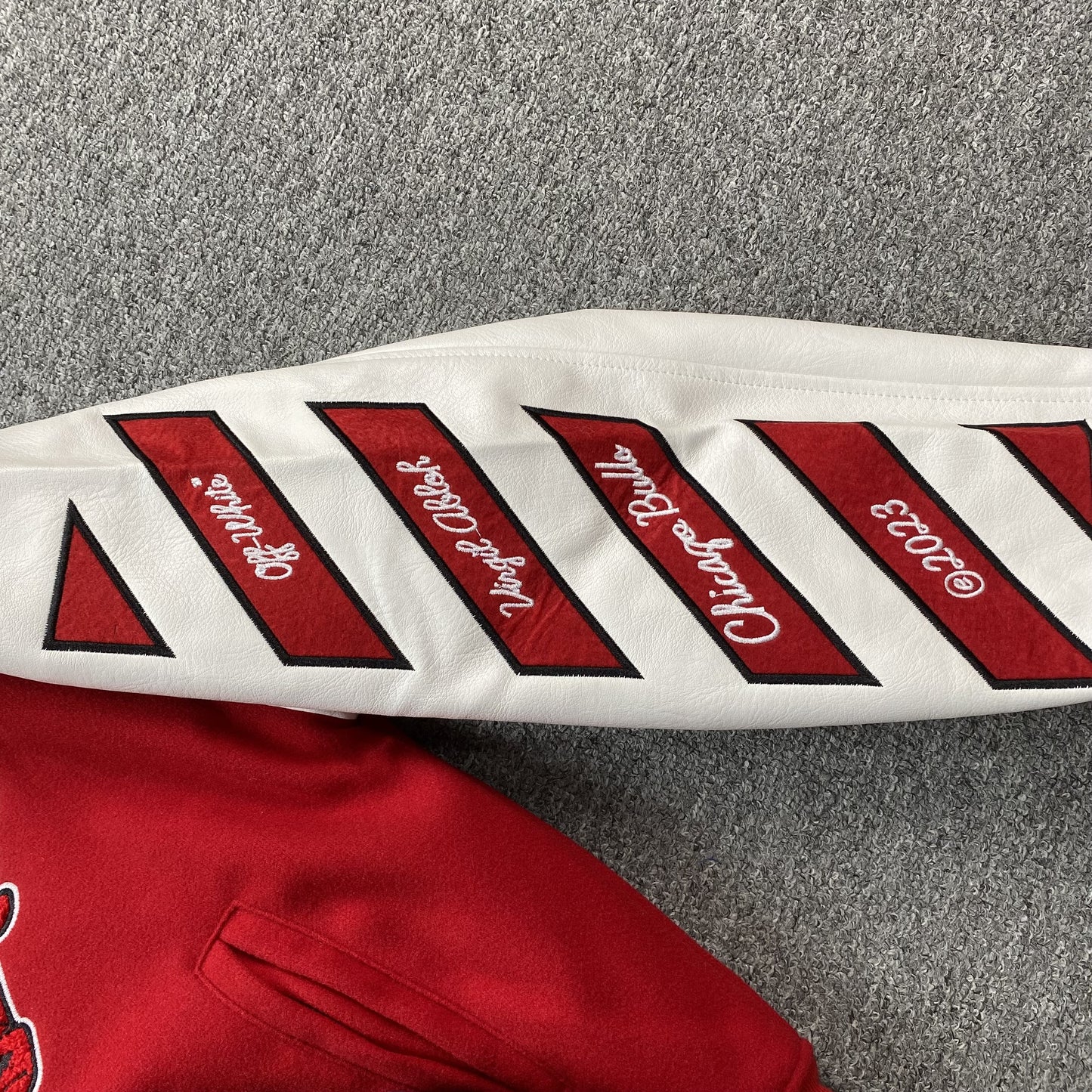 off-white-chicago-bulls-varsity-jacket-red-5-Drip Store Argentina