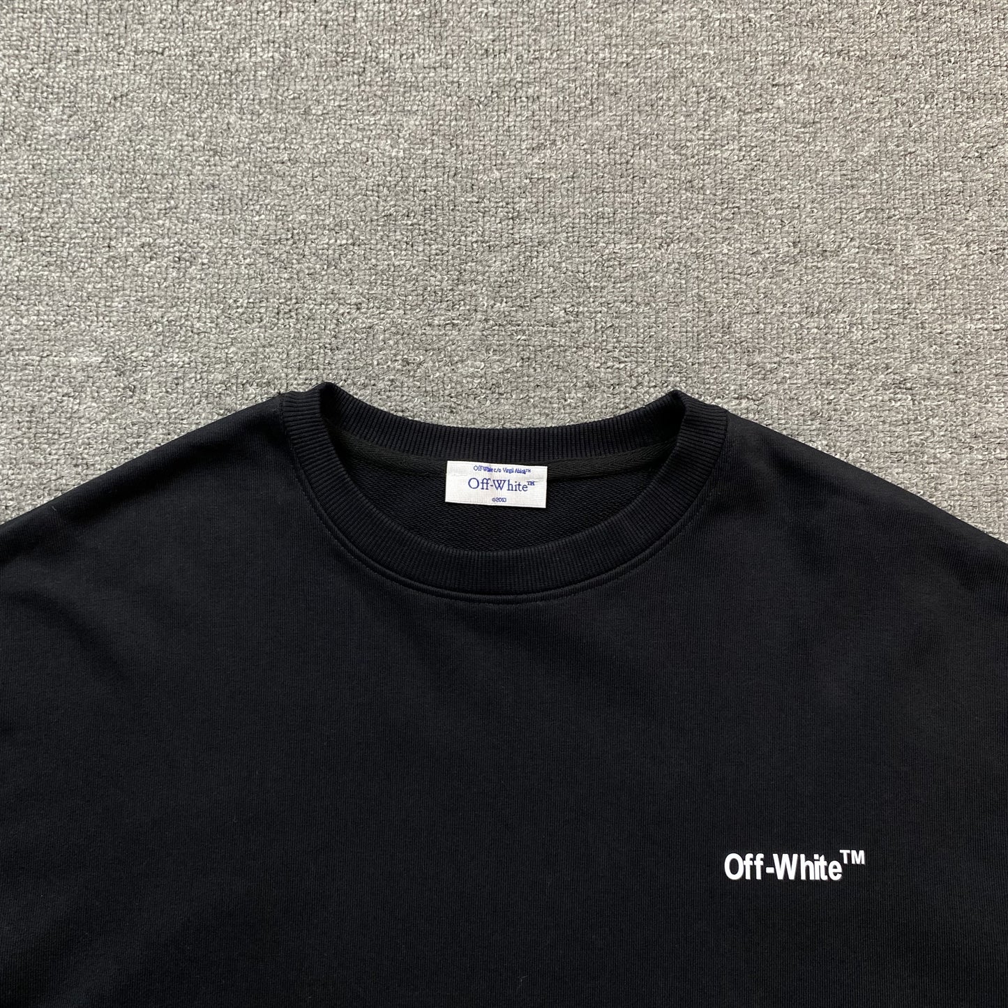 off-white-diag-helvetica-crewneck-black-3-Drip Store Argentina
