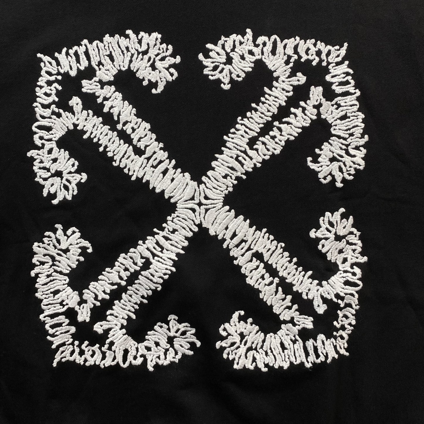 off-white-embroidery-arrow-hoodie-black-3-Drip Store Argentina