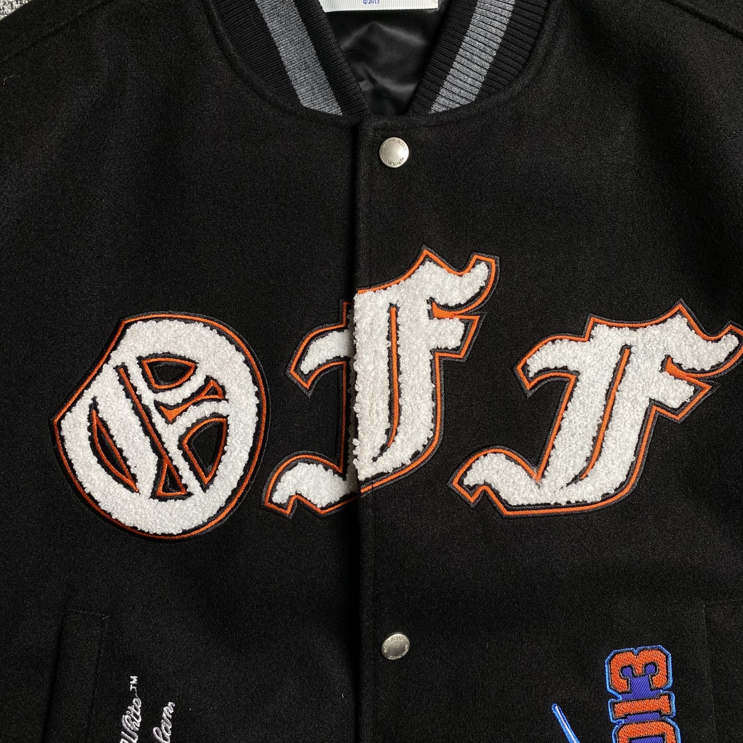 off-white-gang-wool-varsity-jacket-black-4-Drip Store Argentina