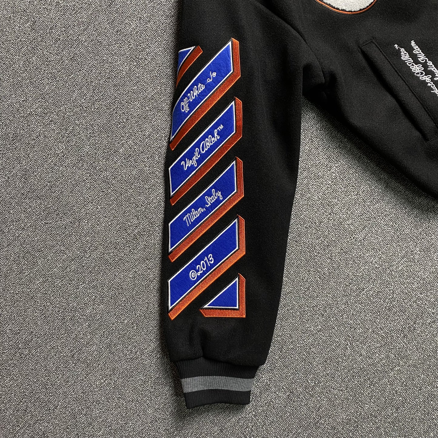 off-white-gang-wool-varsity-jacket-black-9-Drip Store Argentina