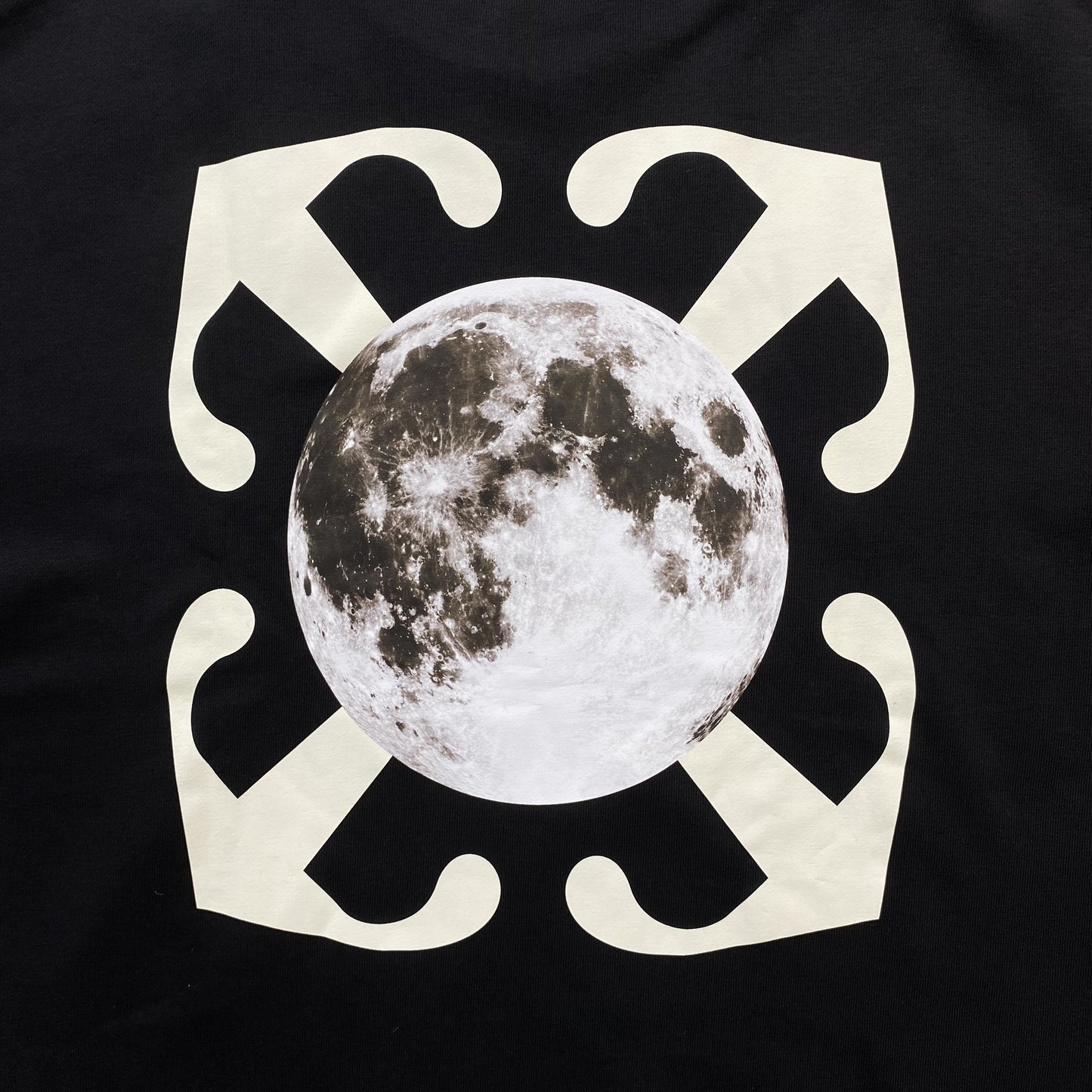 off-white-moon-arrow-crewneck-black-3-Drip Store Argentina