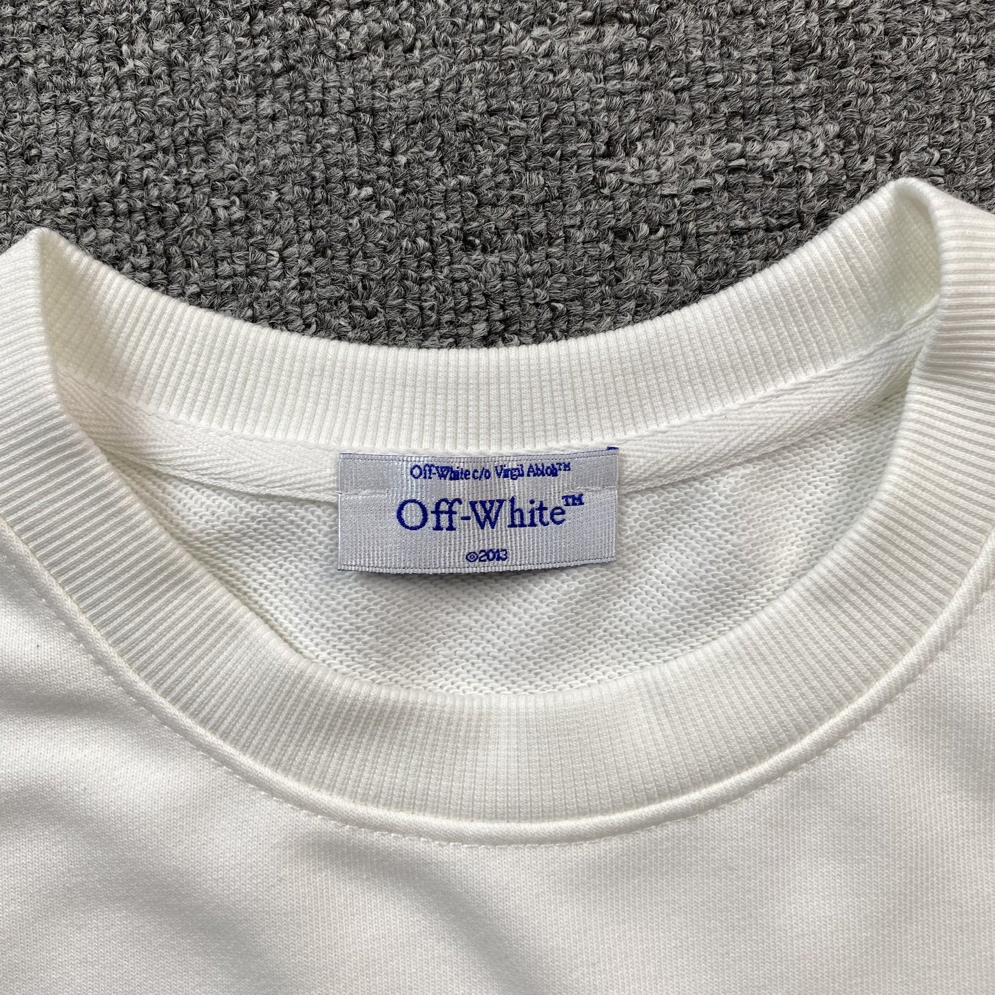 off-white-moon-print-crewneck-white-6-Drip Store Argentina
