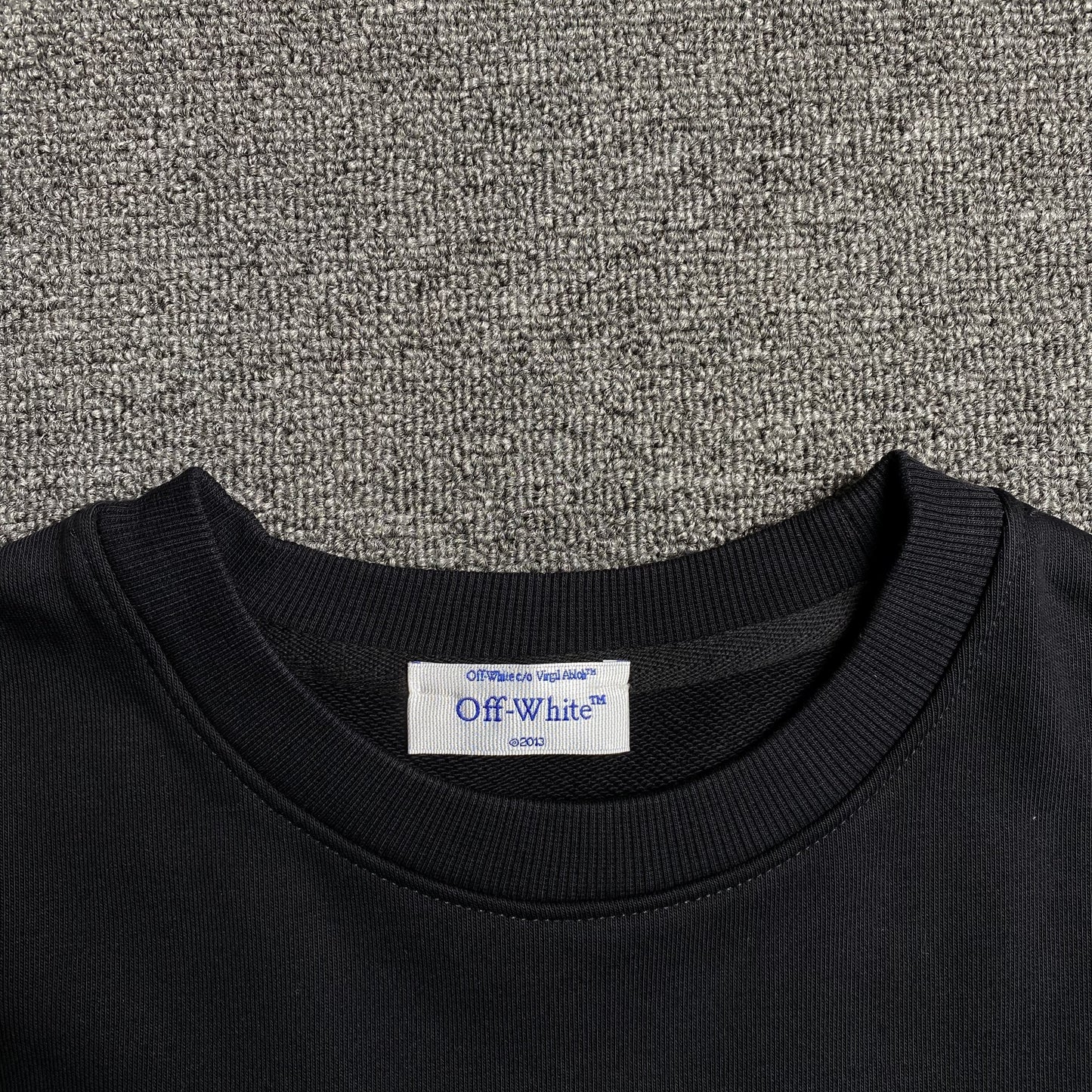 off-white-opposite-arrow-crewneck-black-8-Drip Store Argentina