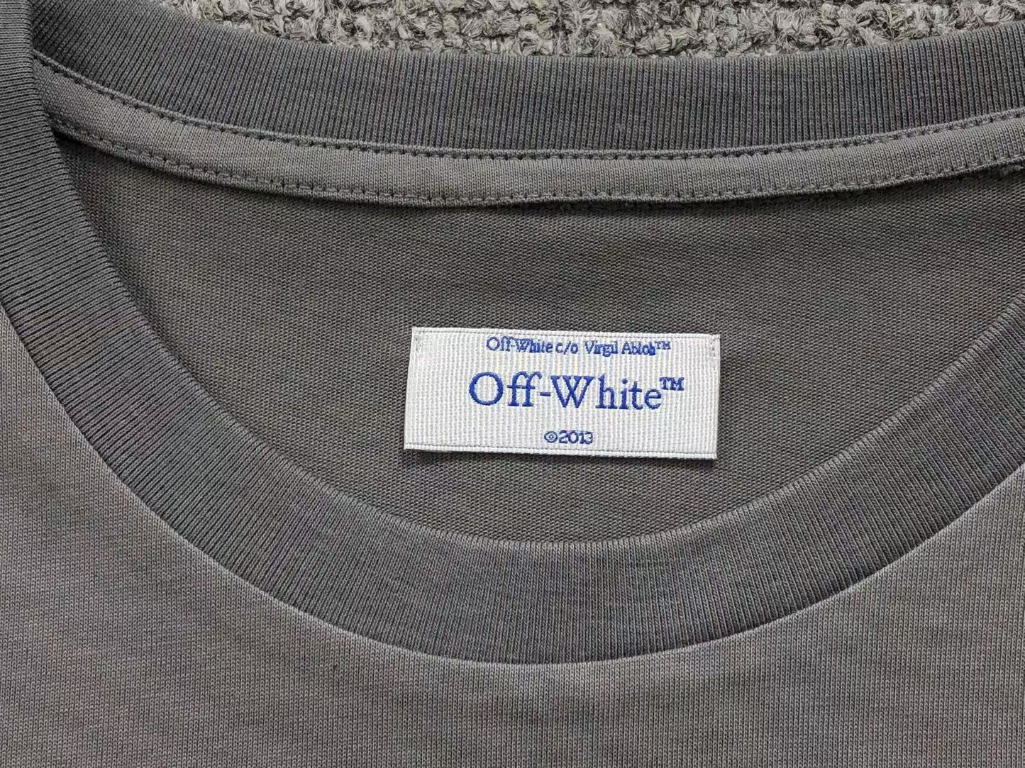 off-white-outline-arrow-tee-grey-7-Drip Store Argentina