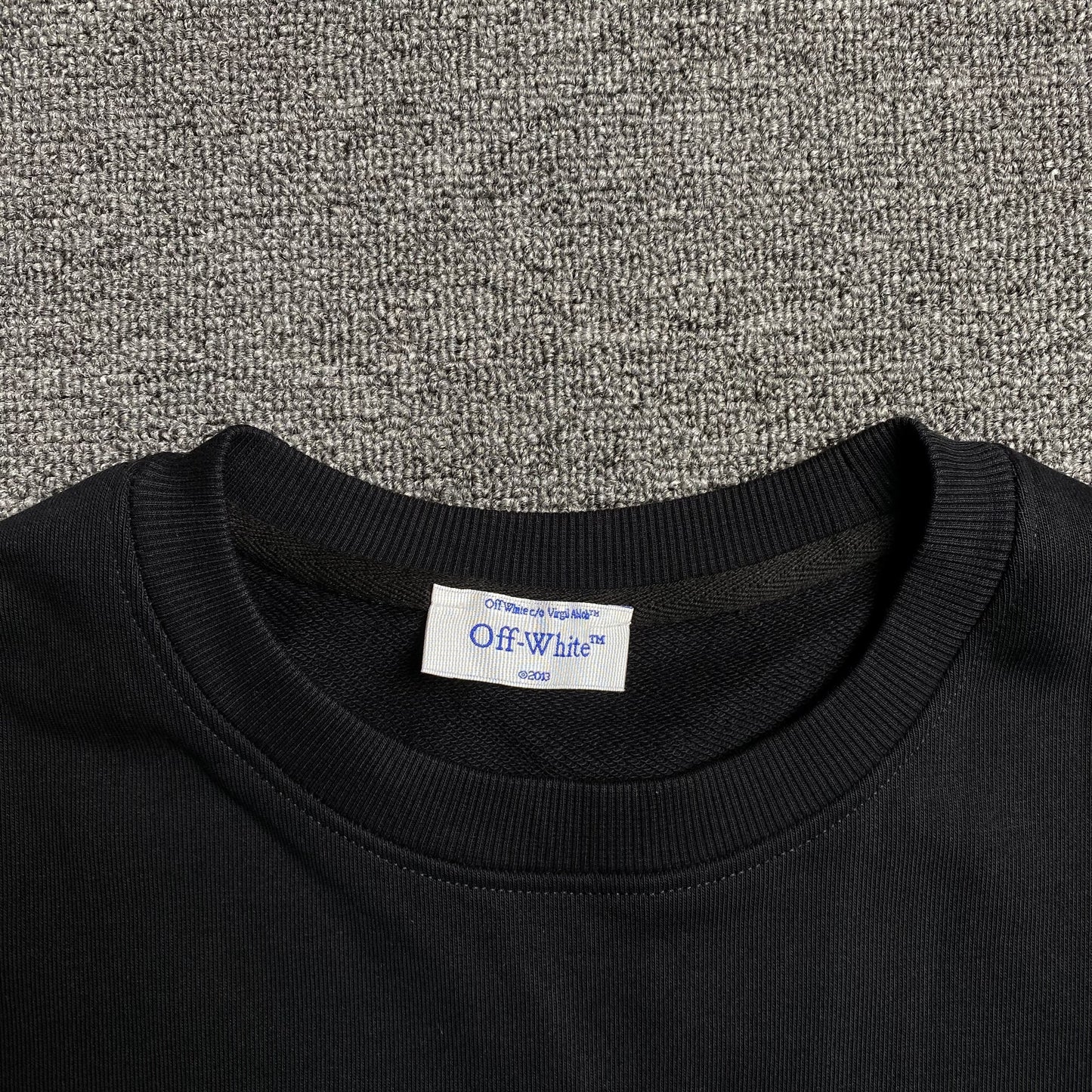 off-white-paint-arrow-crewneck-black-4-Drip Store Argentina