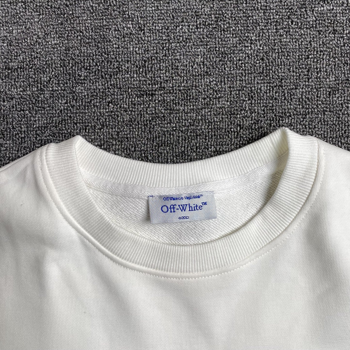OFF WHITE PAINT ARROW CREWNECK WHITE-Drip Store Argentina