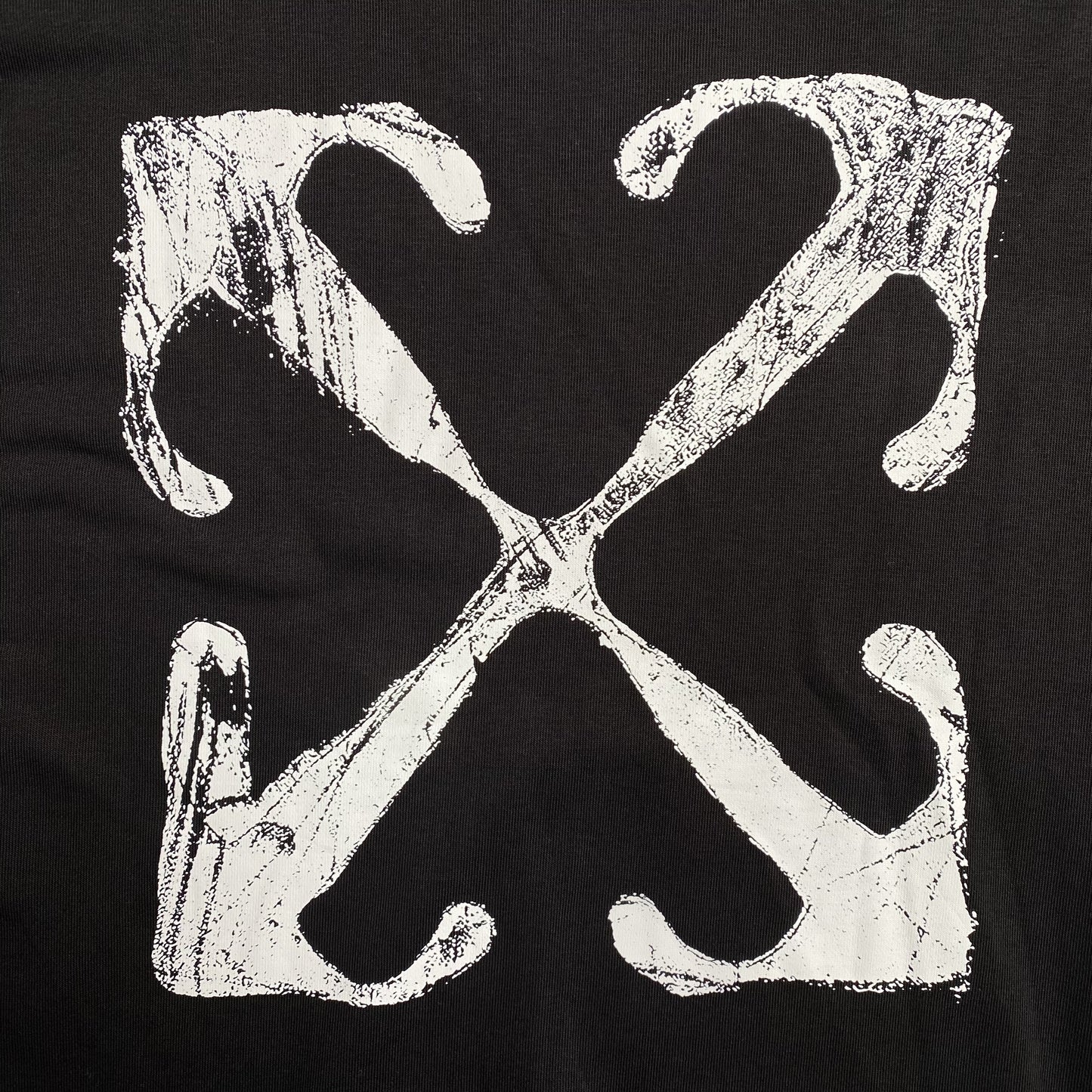 off-white-scratch-arrow-crewneck-black-3-Drip Store Argentina