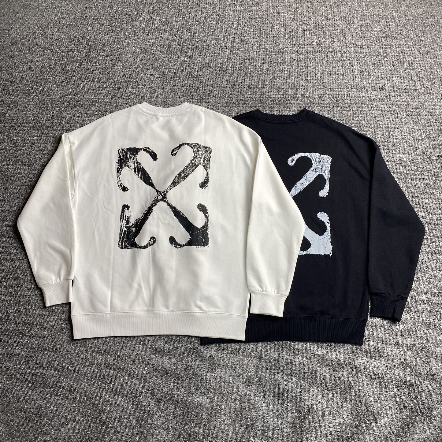 off-white-scratch-arrow-crewneck-black-6-Drip Store Argentina