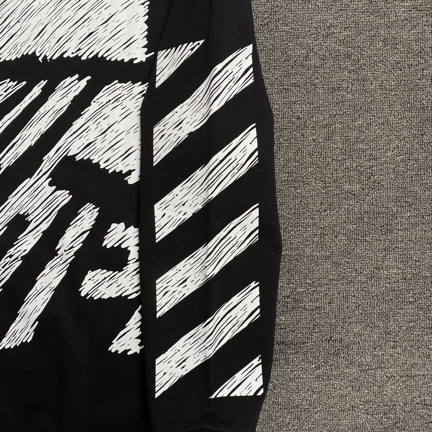 OFF WHITE SCRIBBLE DIAG CREWNECK BLACK-Drip Store Argentina