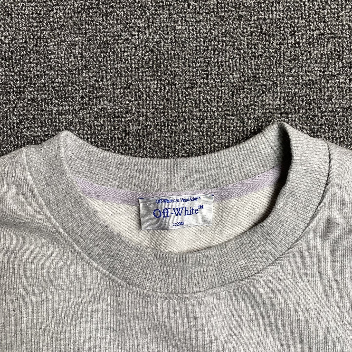 OFF WHITE SCRIBBLE DIAG CREWNECK GREY-Drip Store Argentina