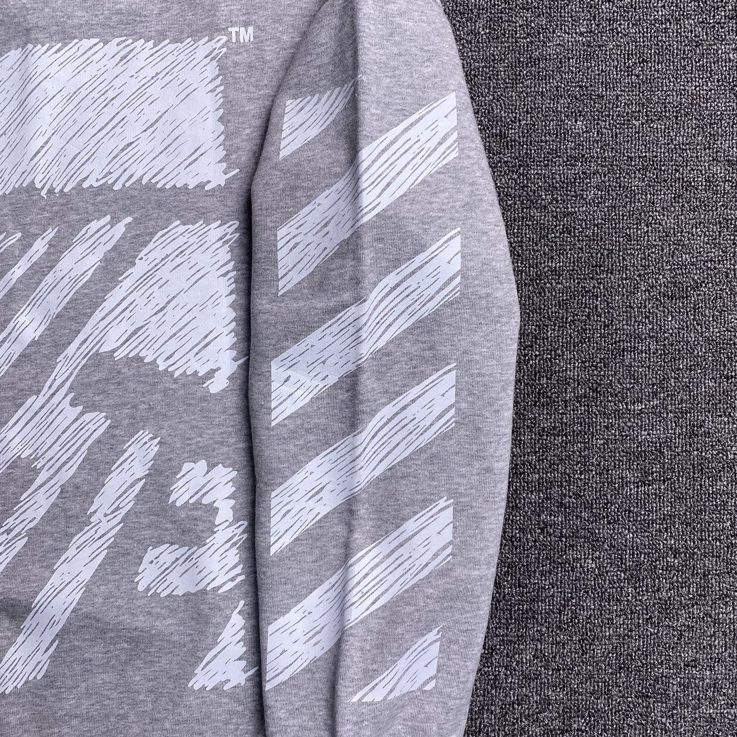 OFF WHITE SCRIBBLE DIAG CREWNECK GREY-Drip Store Argentina