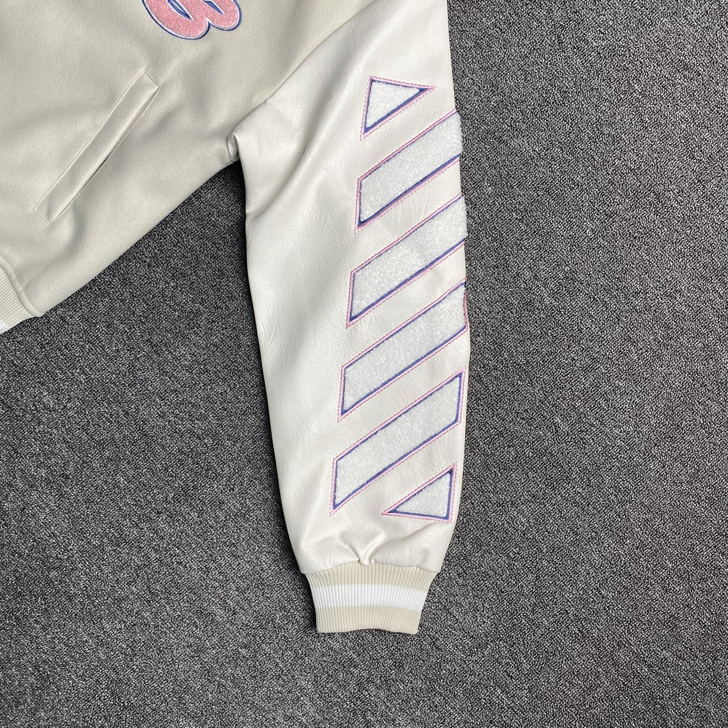 OFF WHITE WO CHARACTERS VARSITY JACKET GREY-Drip Store Argentina