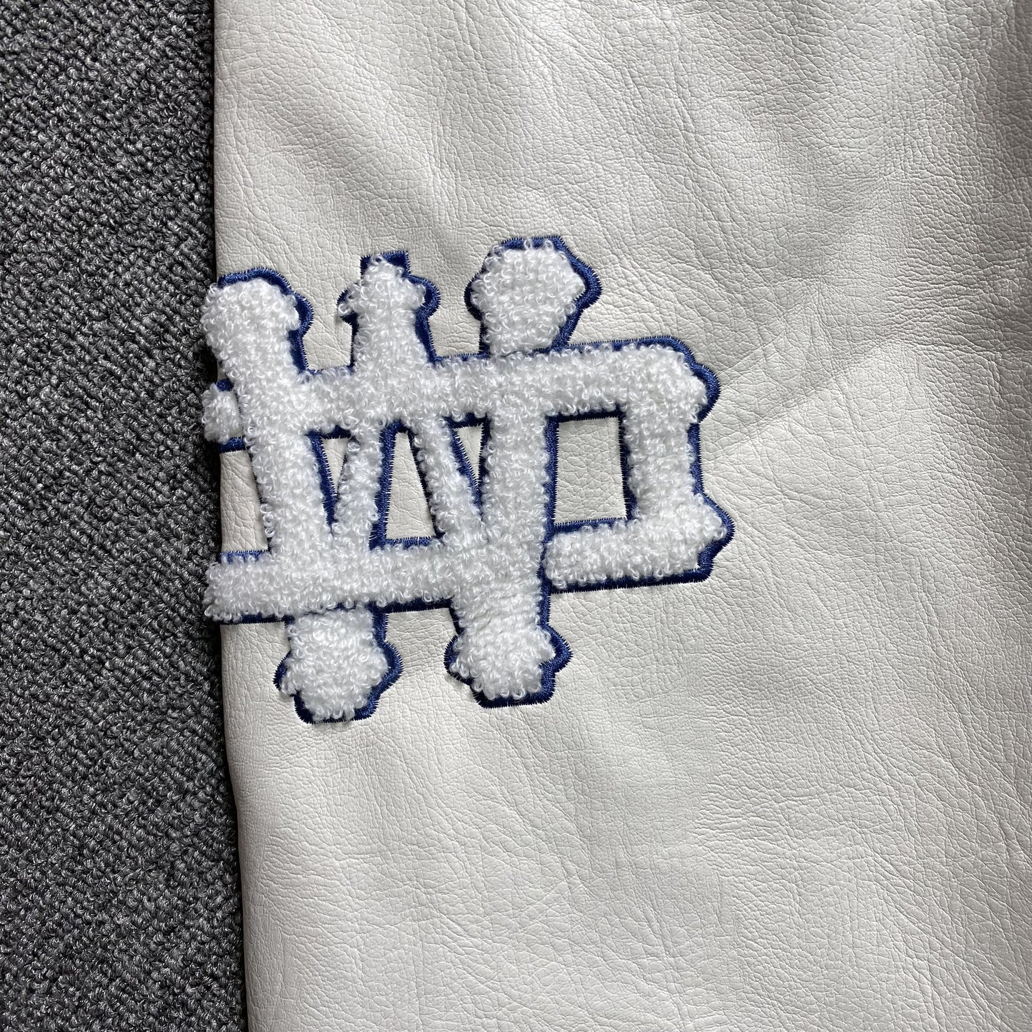 OFF WHITE WO CHARACTERS VARSITY JACKET GREY-Drip Store Argentina
