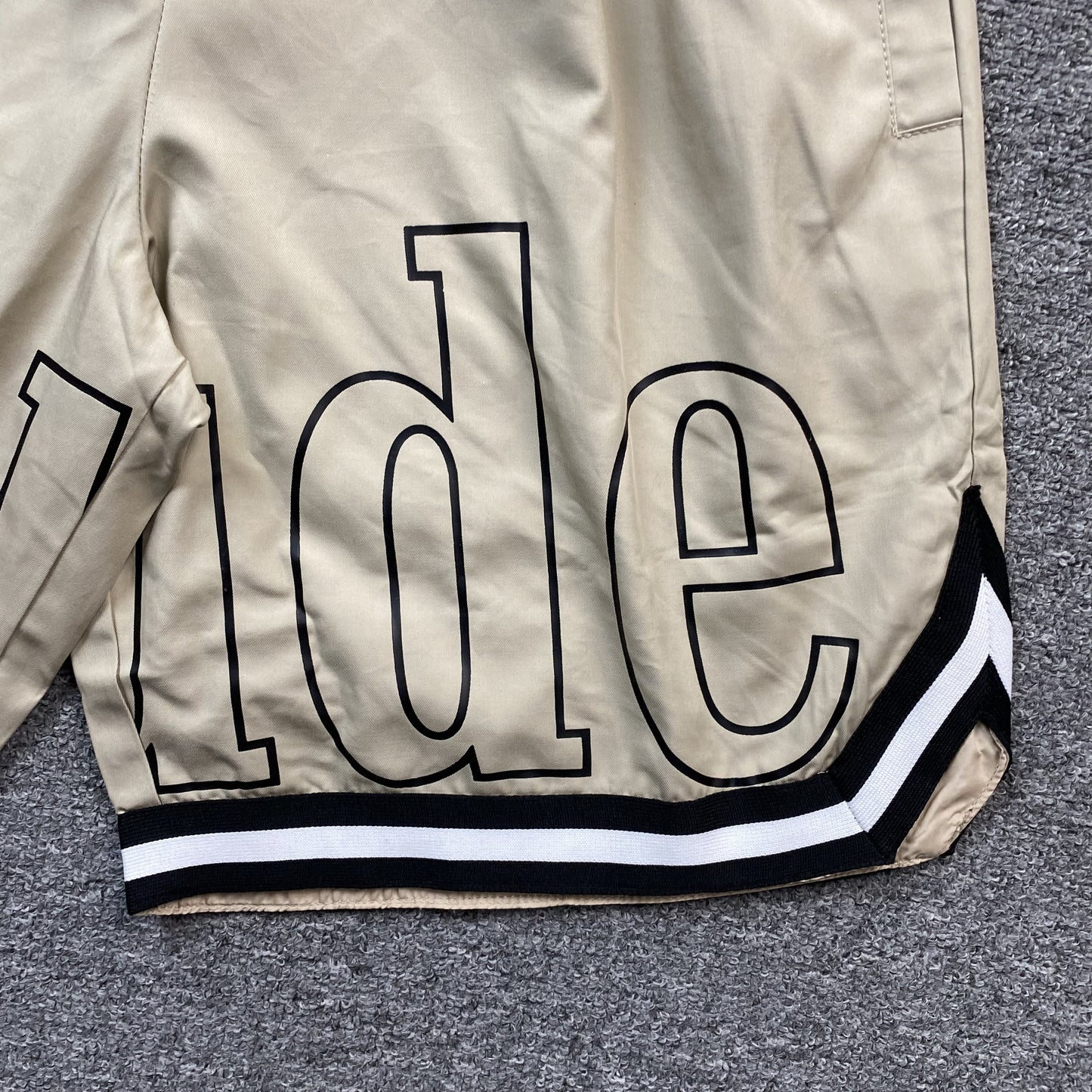 rhude-court-logo-shorts-beige-3-Drip Store Argentina