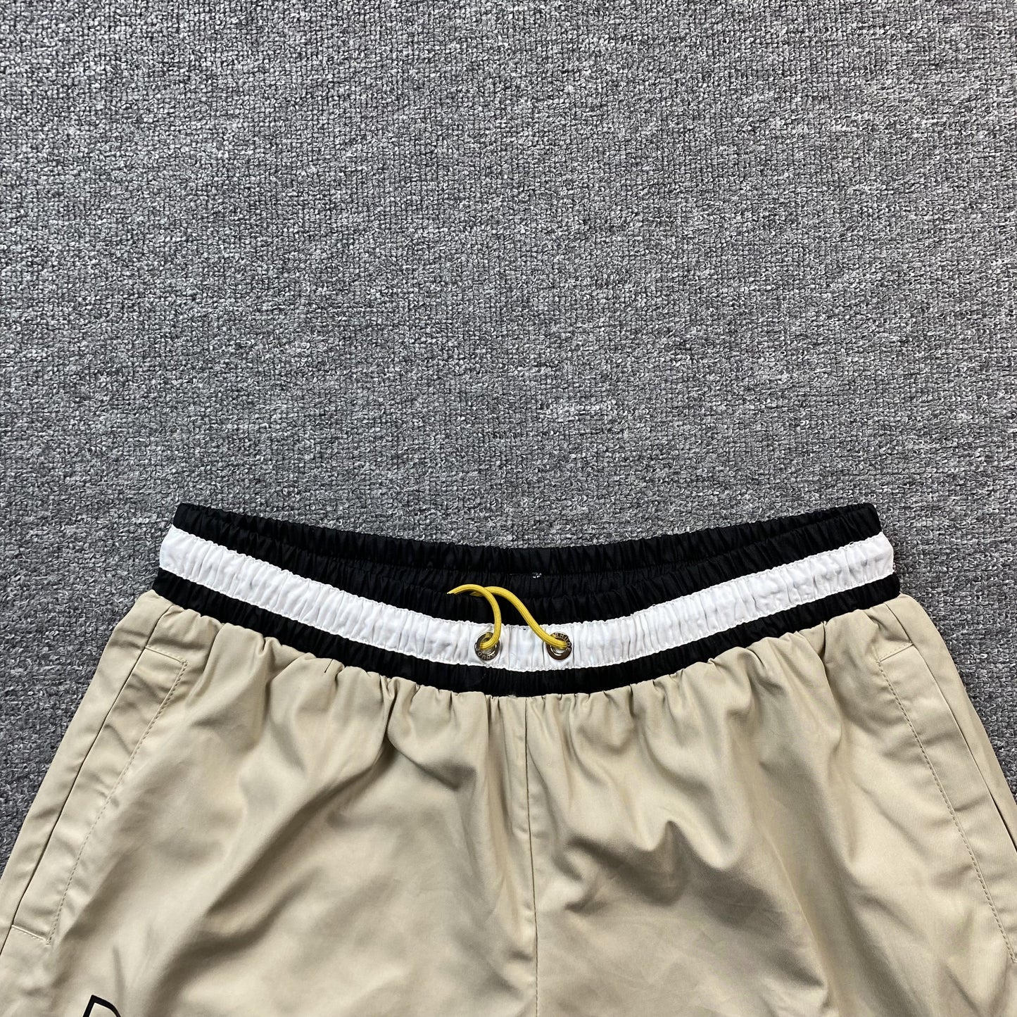 rhude-court-logo-shorts-beige-5-Drip Store Argentina