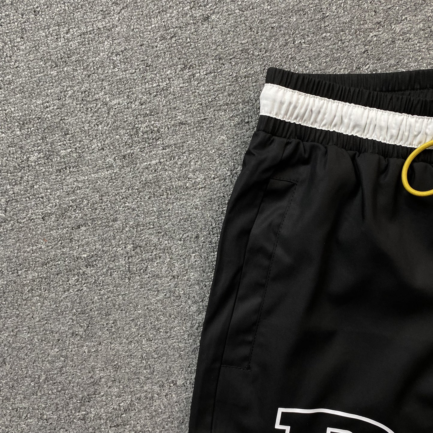 rhude-court-logo-shorts-black-6-Drip Store Argentina