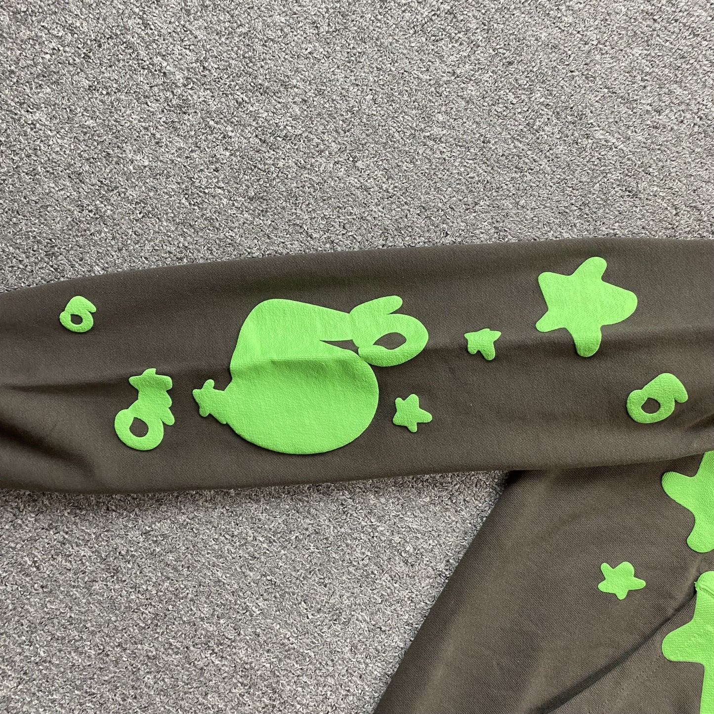 sp5der-beluga-hoodie-slate-grey-green-7-Drip Store Argentina