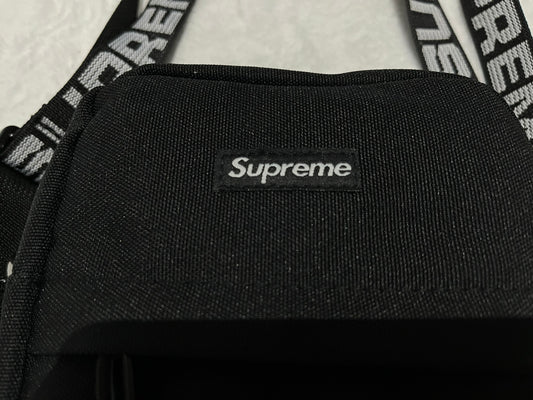 supreme-shoulder-bag-ss18-black-2-Drip Store Argentina