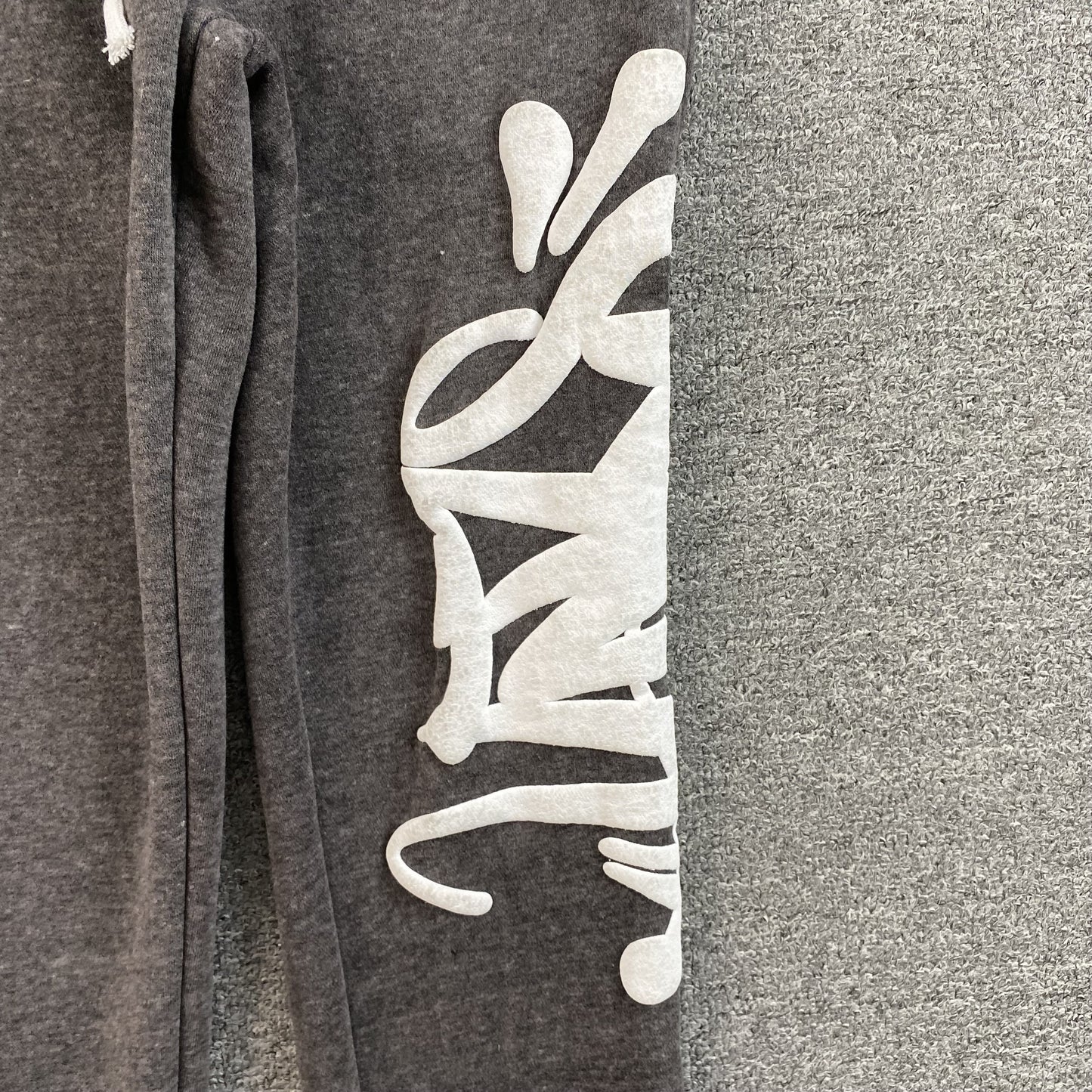syna-world-syna-logo-pants-grey-2_5a468e1d-Drip Store Argentina