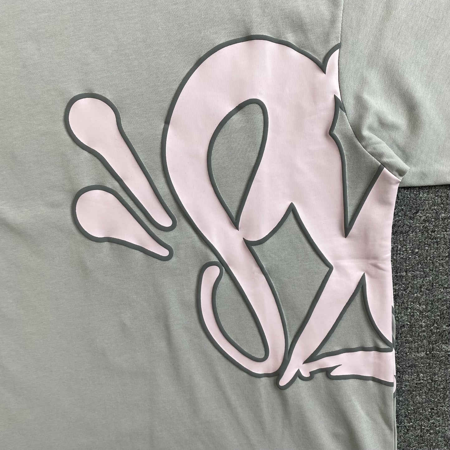 syna-world-syna-logo-t-shirtshort-set-grey-pink-4-Drip Store Argentina