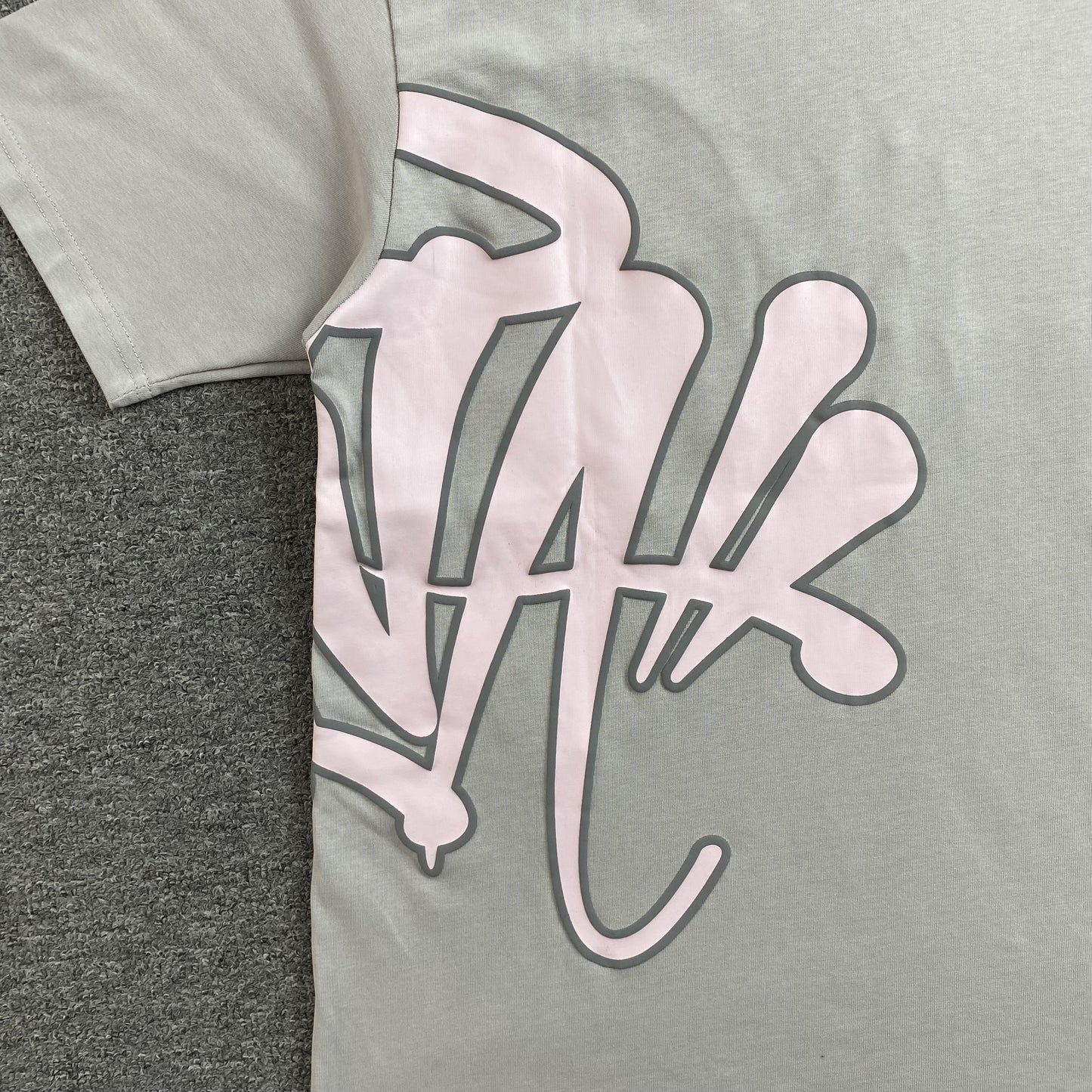 syna-world-syna-logo-t-shirtshort-set-grey-pink-5-Drip Store Argentina