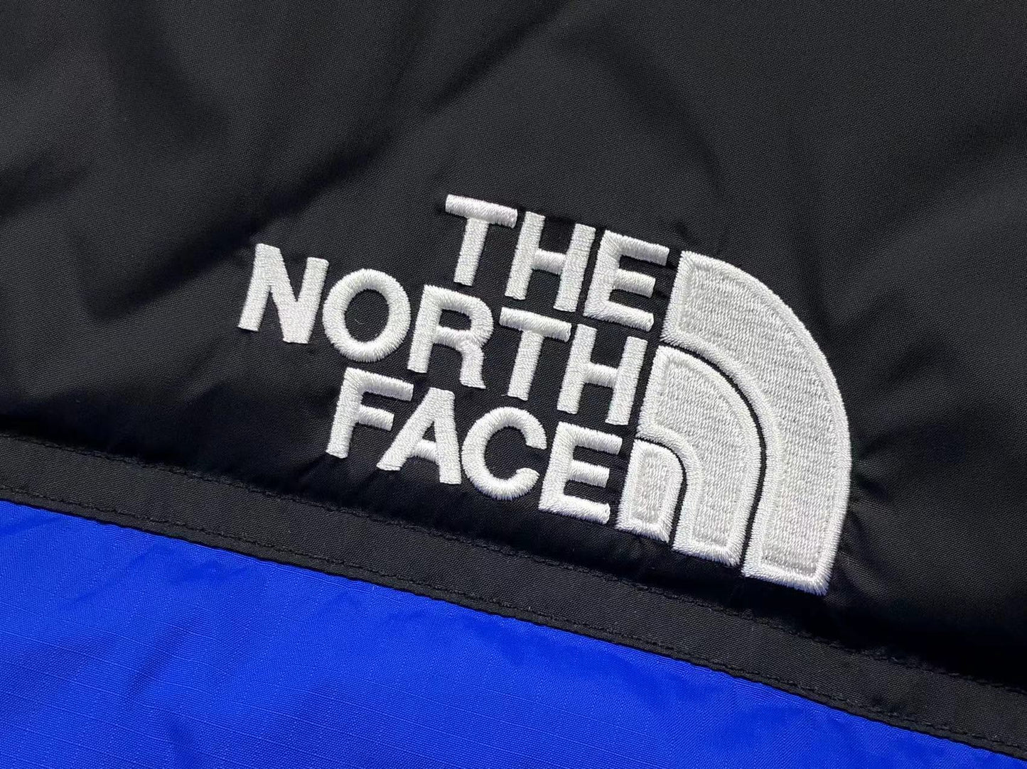 the-north-face-1996-retro-nuptse-700-fill-packable-jacket-blue-3-Drip Store Argentina