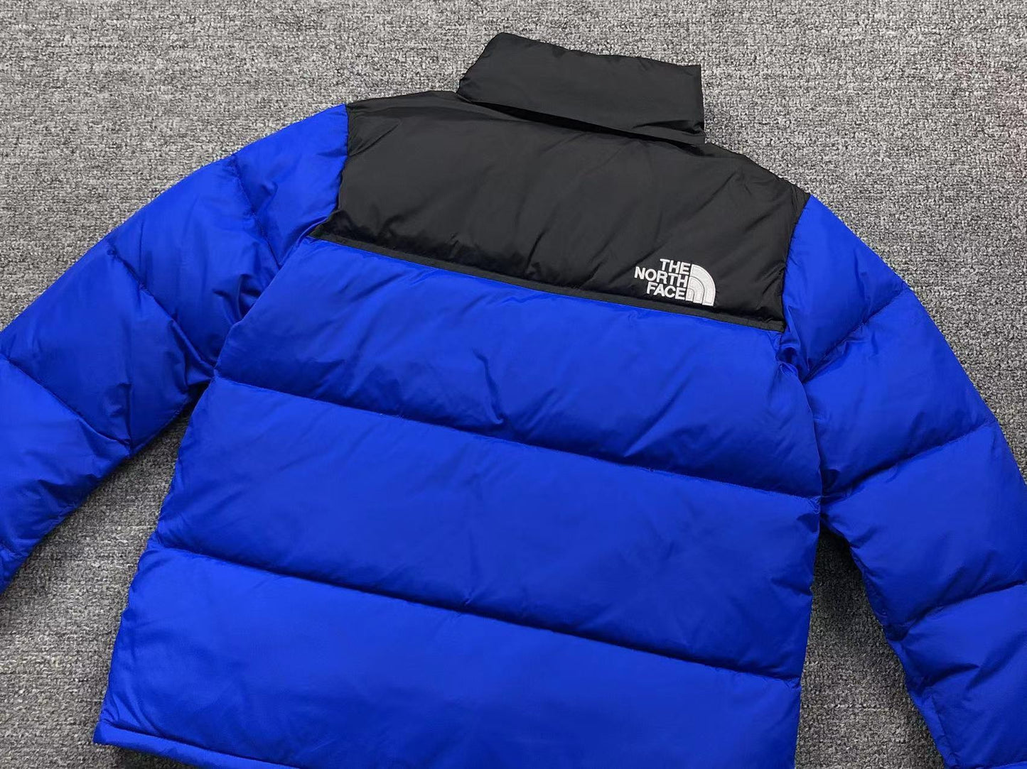 the-north-face-1996-retro-nuptse-700-fill-packable-jacket-blue-4-Drip Store Argentina