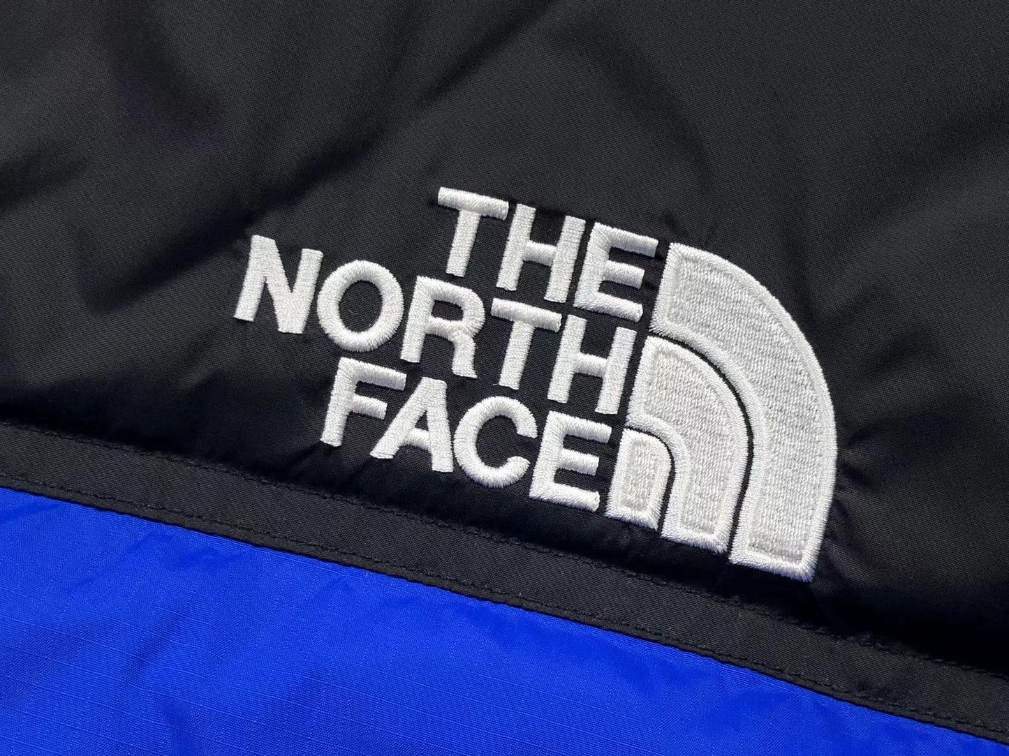 the-north-face-1996-retro-nuptse-700-fill-packable-jacket-blue-5-Drip Store Argentina