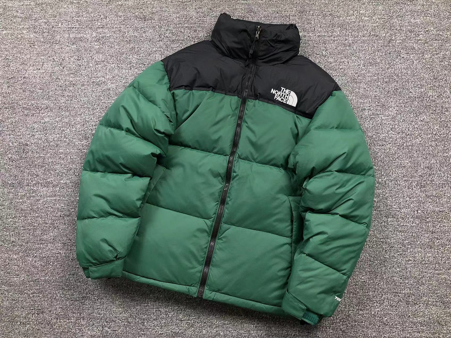the-north-face-1996-retro-nuptse-700-fill-packable-jacket-green-Drip Store Argentina