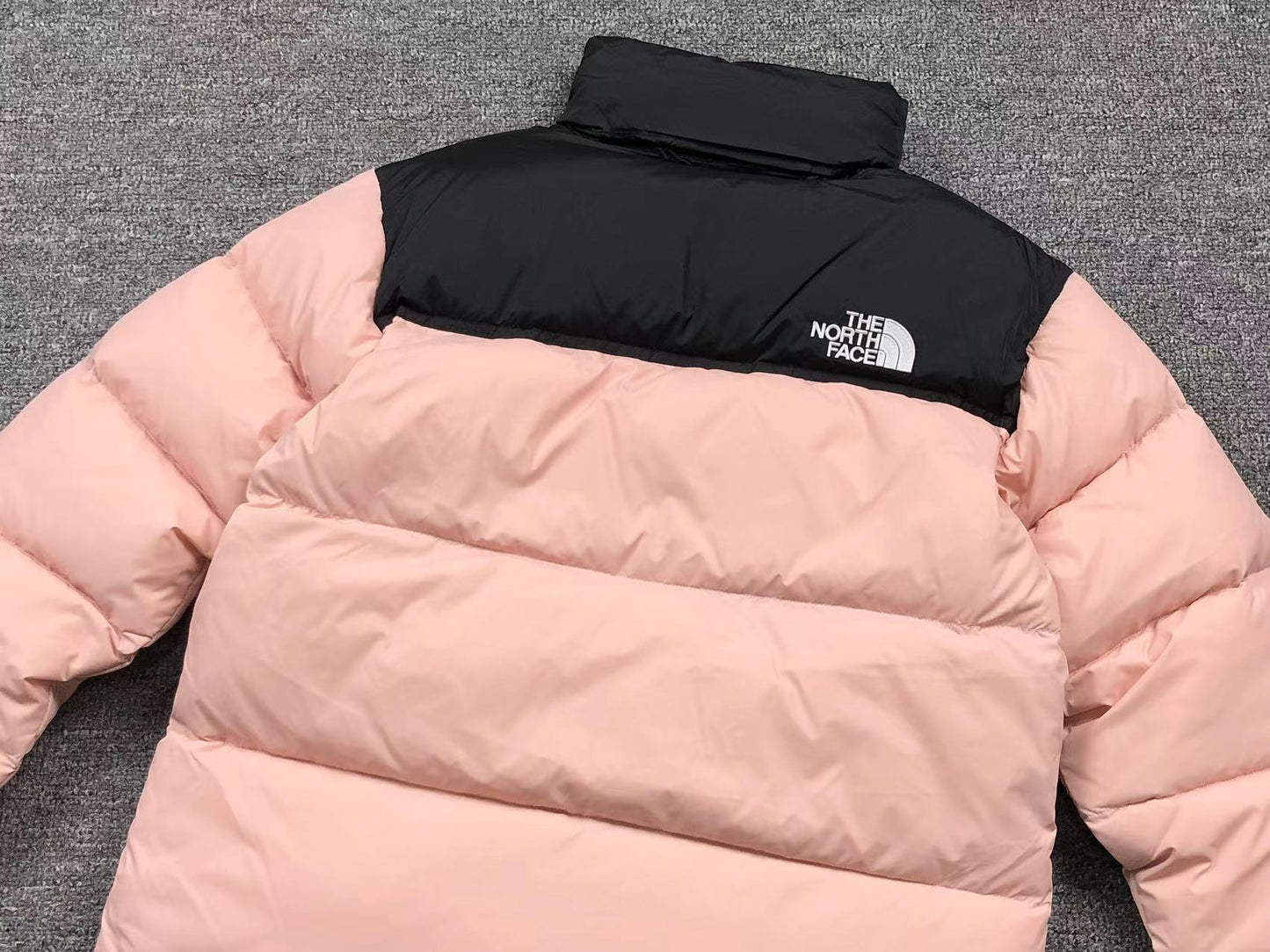 the-north-face-1996-retro-nuptse-700-fill-packable-jacket-misty-rose-4-Drip Store Argentina