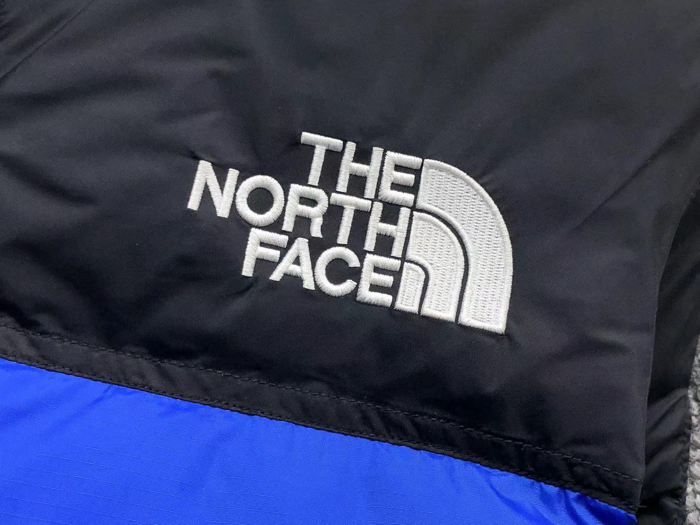 the-north-face-1996-retro-nuptse-vest-blue-5-Drip Store Argentina