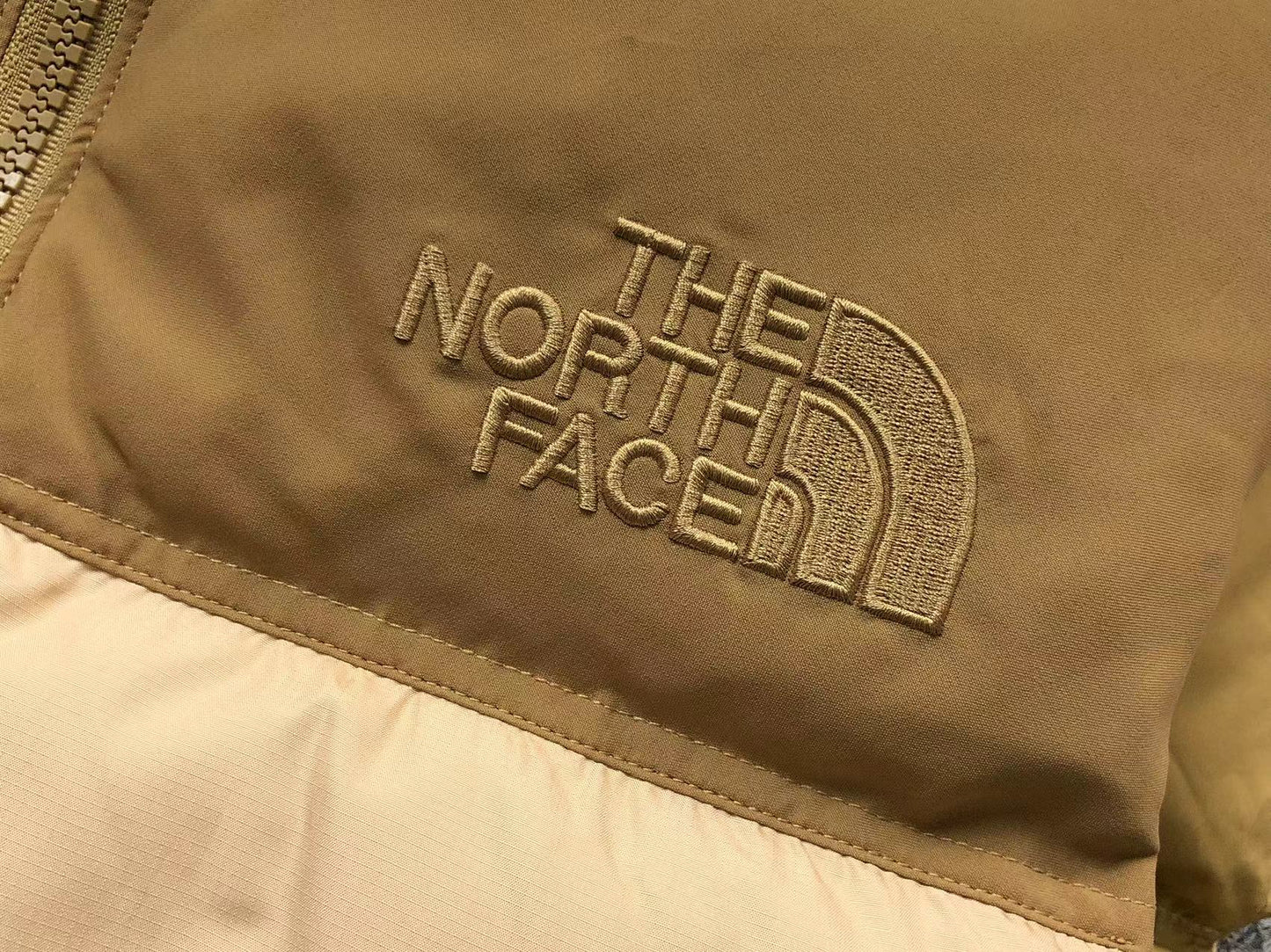 the-north-face-1996-retro-nuptse-vest-brown-5-Drip Store Argentina