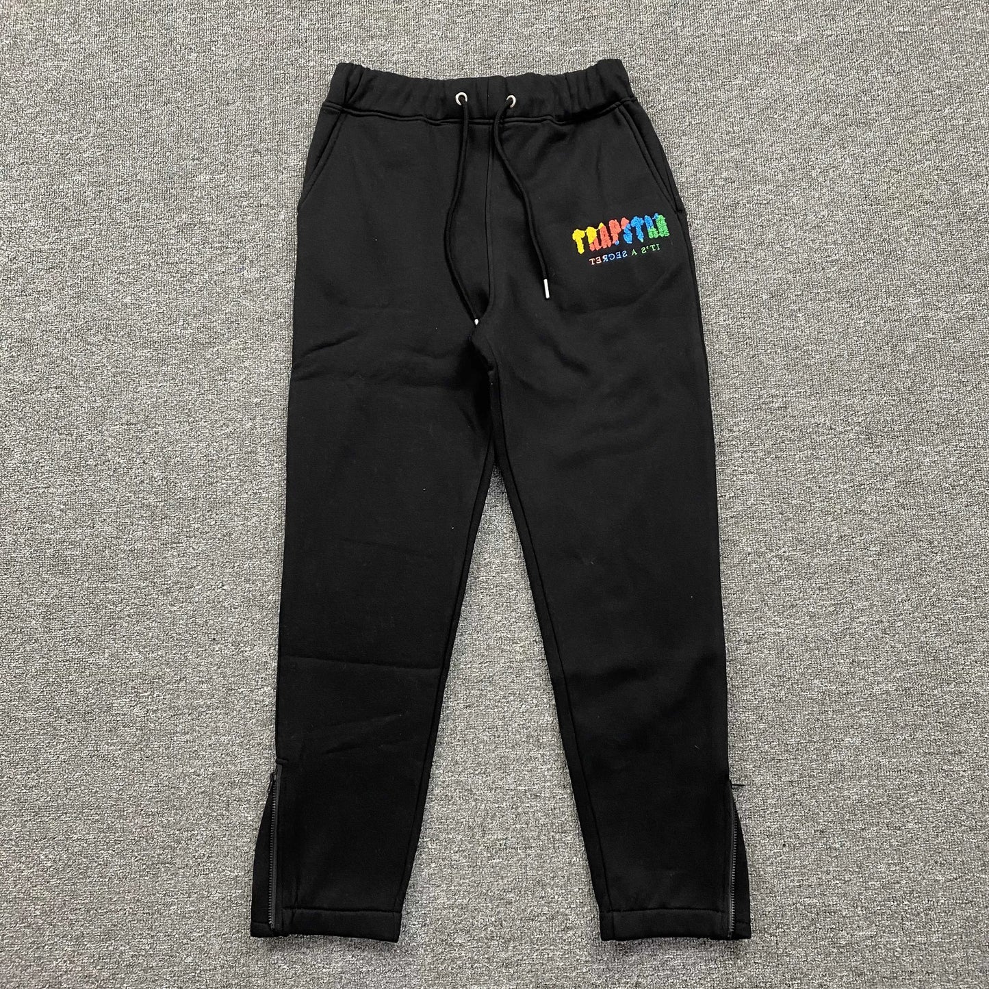 trapstar-chenille-decoded-tracksuit-black-candy-4-Drip Store Argentina