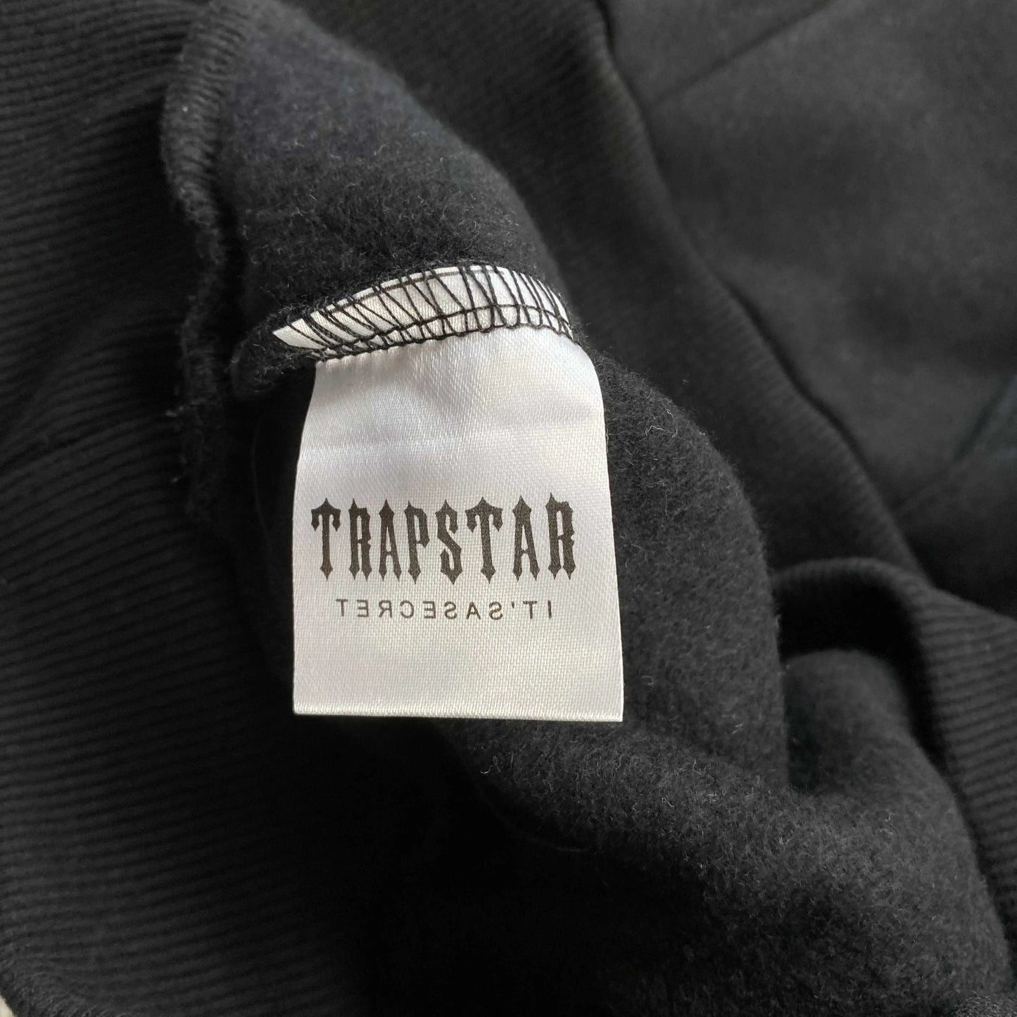 trapstar-chenille-decoded-tracksuit-black-ice-flavours-12-Drip Store Argentina