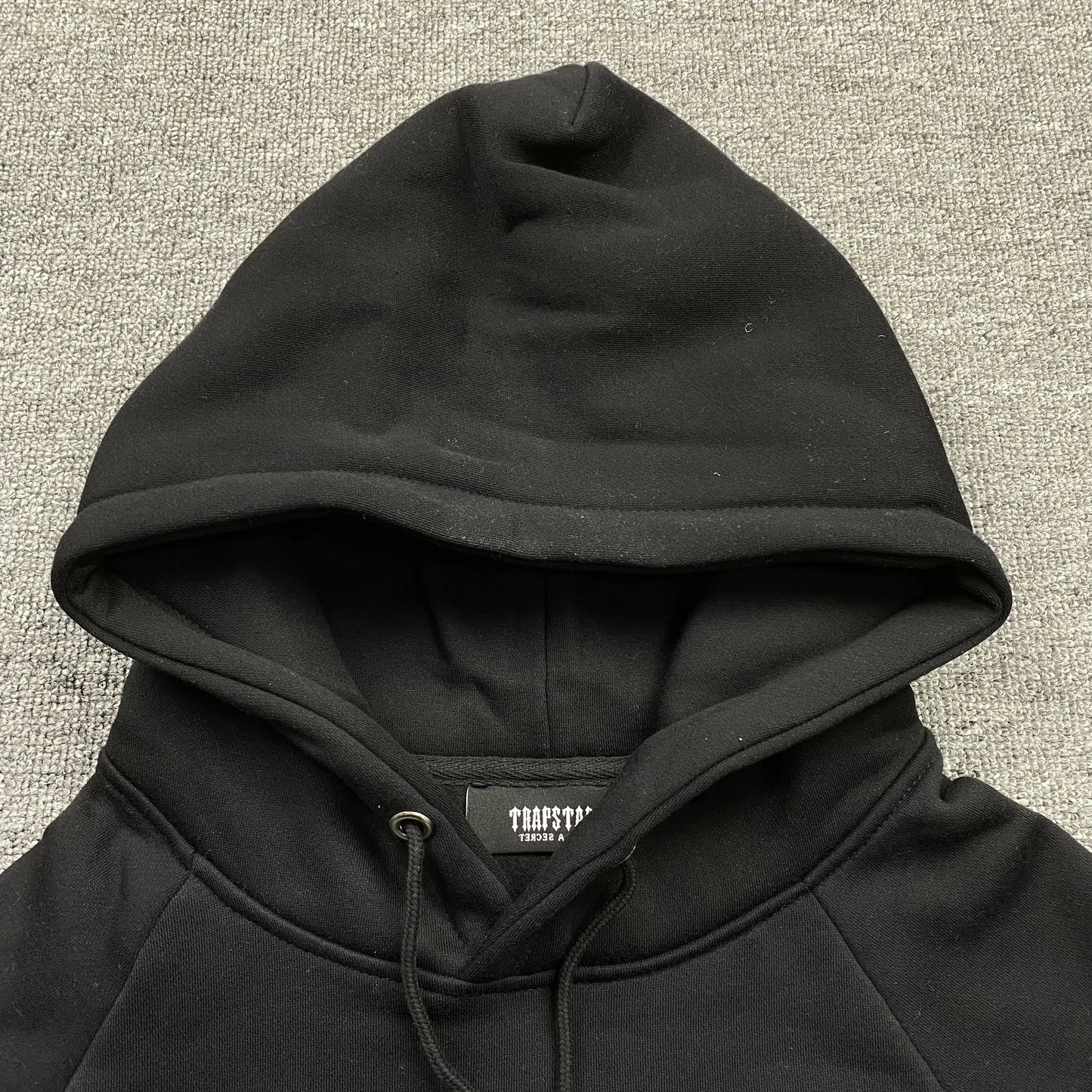 trapstar-chenille-decoded-tracksuit-black-ice-flavours-2_0-edition-6-Drip Store Argentina