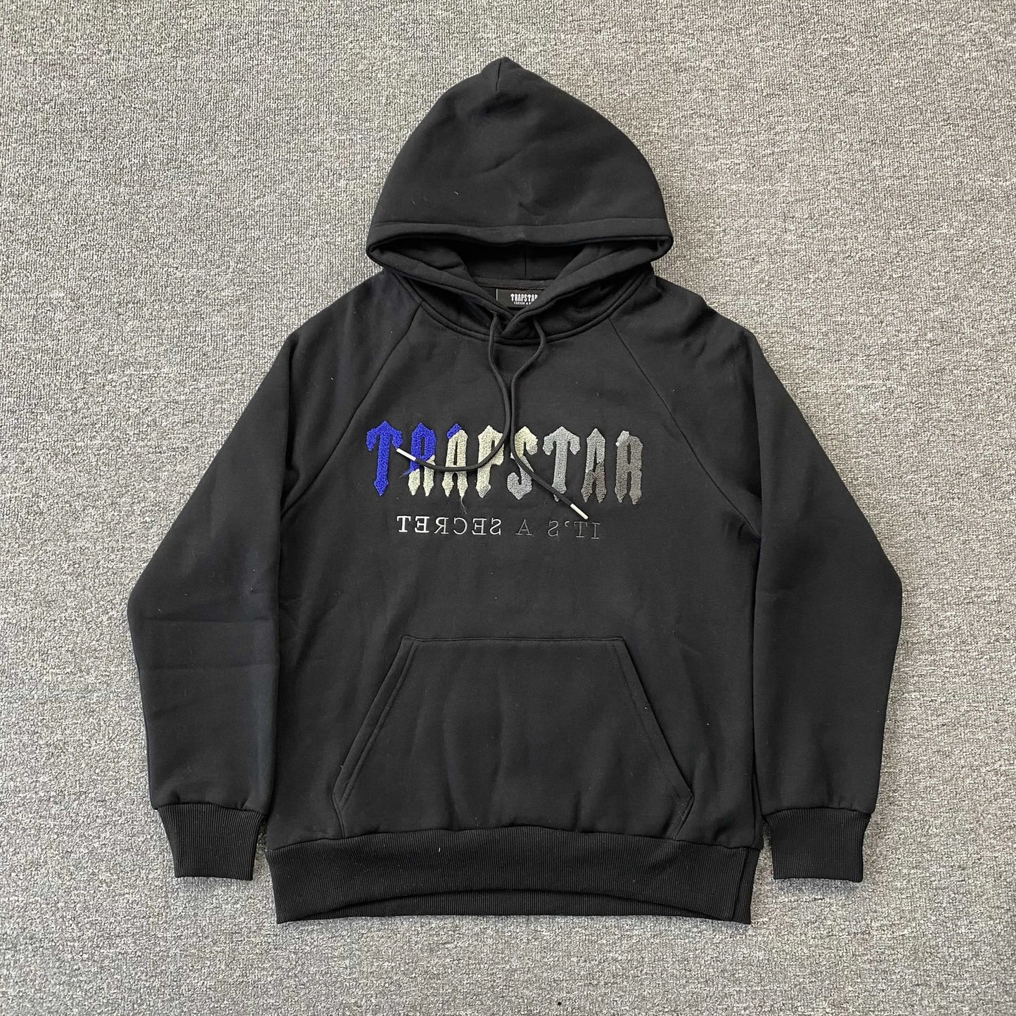 trapstar-chenille-decoded-tracksuit-black-ice-flavours-3-Drip Store Argentina