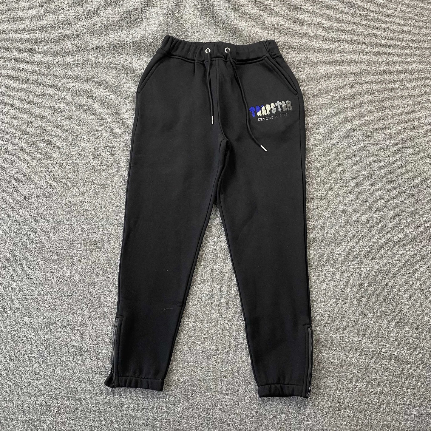trapstar-chenille-decoded-tracksuit-black-ice-flavours-4-Drip Store Argentina