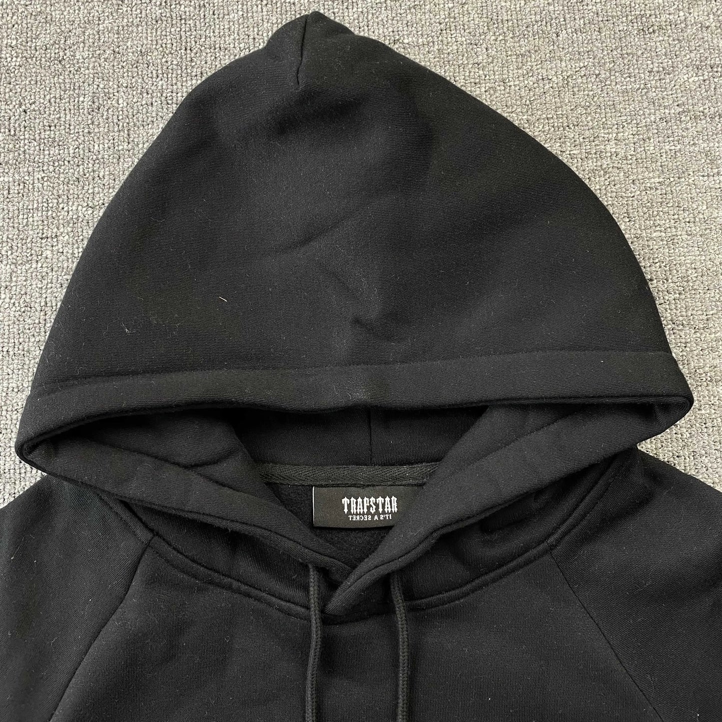 trapstar-chenille-decoded-tracksuit-black-ice-flavours-6-Drip Store Argentina