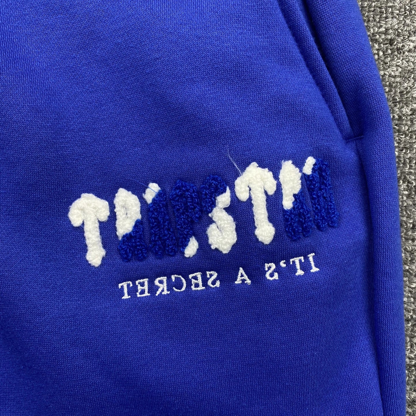 trapstar-chenille-decoded-tracksuit-dazzling-blue-5-Drip Store Argentina