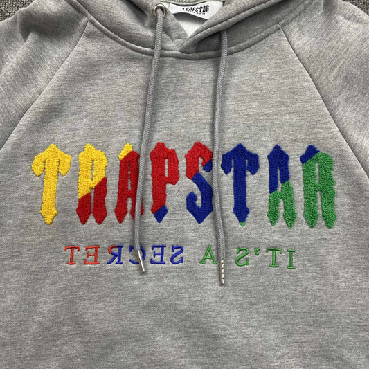 trapstar-chenille-decoded-tracksuit-grey-candy-2-Drip Store Argentina