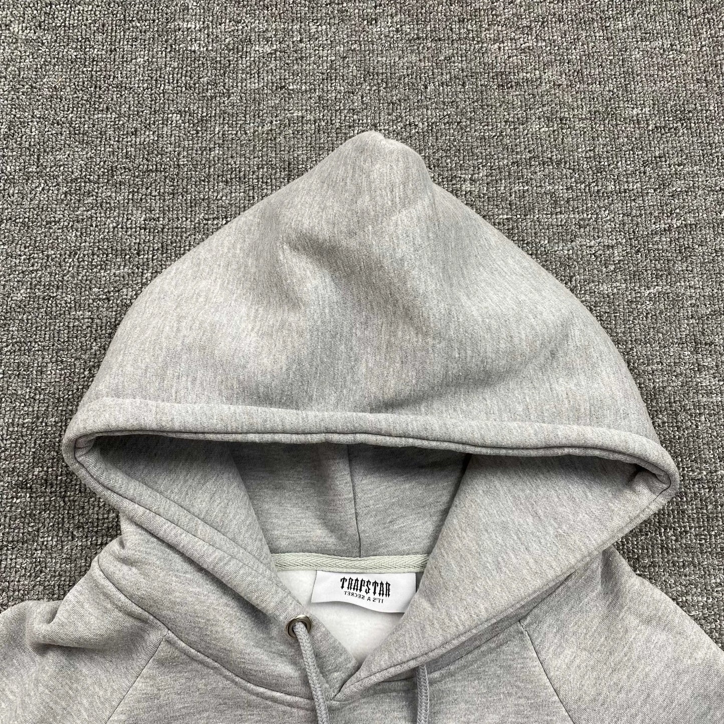trapstar-chenille-decoded-tracksuit-grey-candy-4-Drip Store Argentina