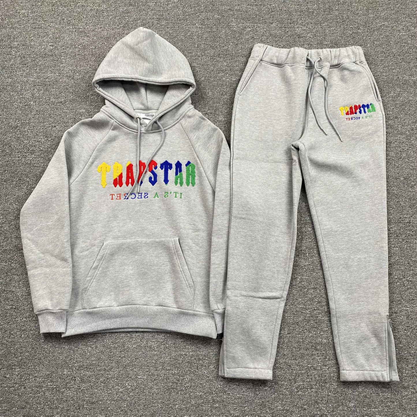 trapstar-chenille-decoded-tracksuit-grey-candy-Drip Store Argentina
