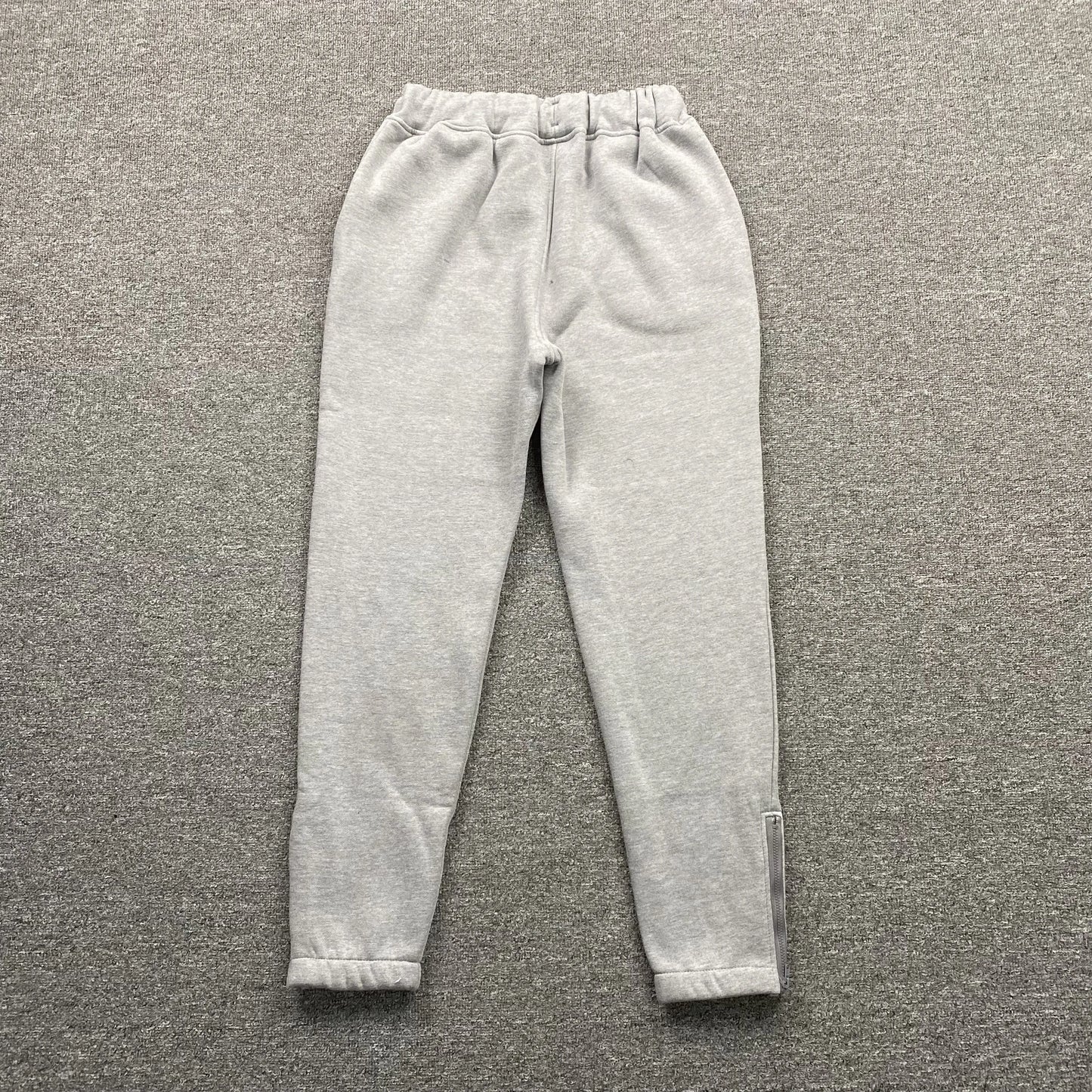 trapstar-chenille-decoded-tracksuit-grey-ice-flavours-2_0-edition-15-Drip Store Argentina