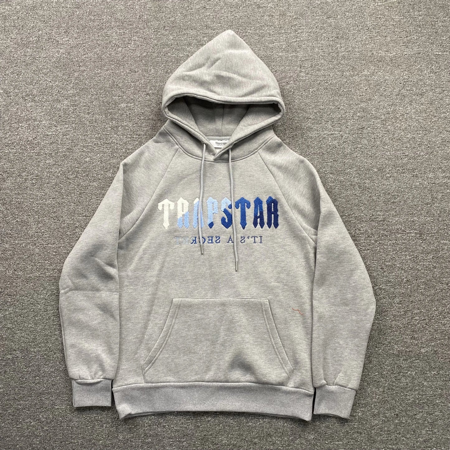trapstar-chenille-decoded-tracksuit-grey-ice-flavours-2_0-edition-3-Drip Store Argentina